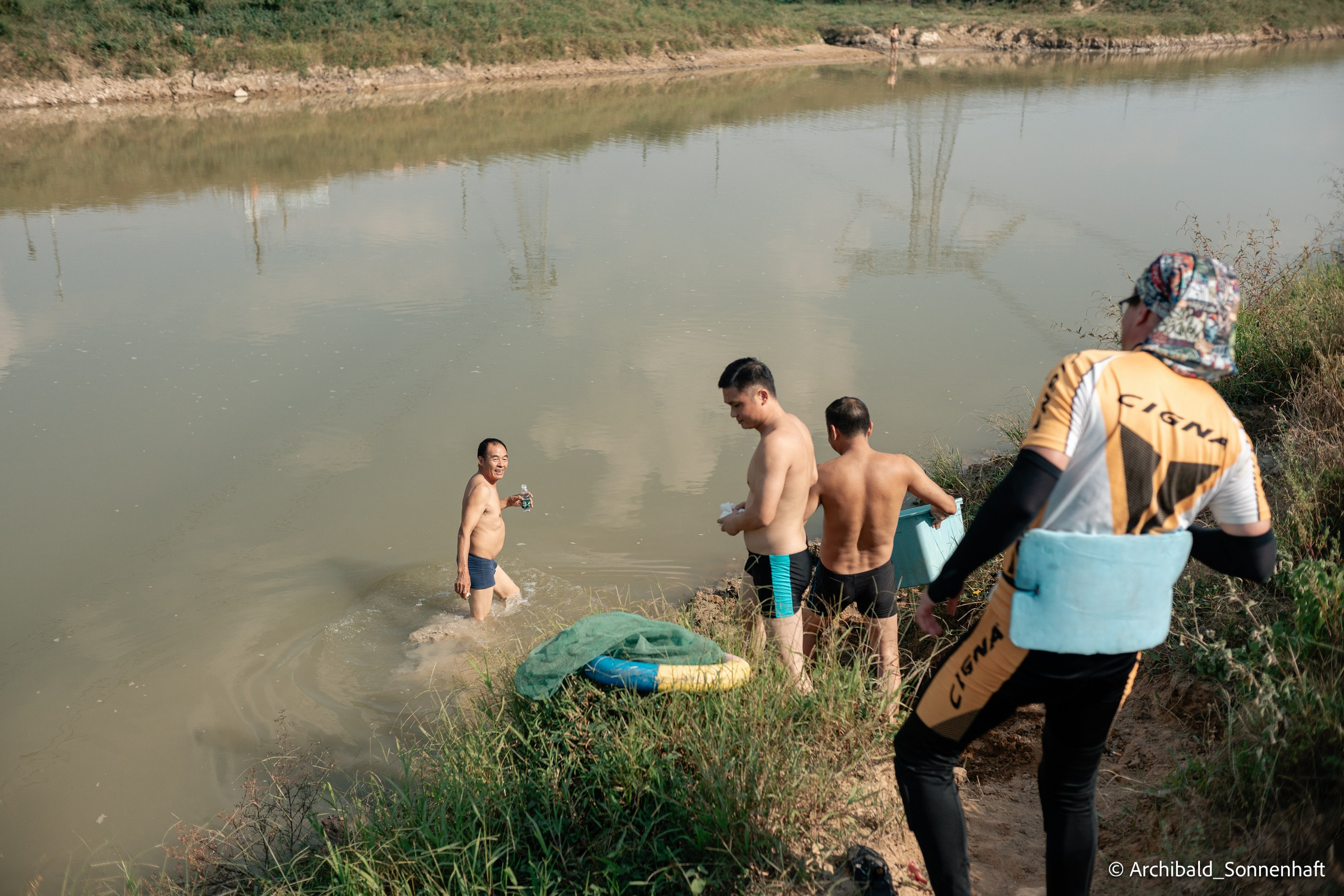 Weekend kayaking trip. Photographer in Guangzhou, China. Archibald Sonnenhaft
