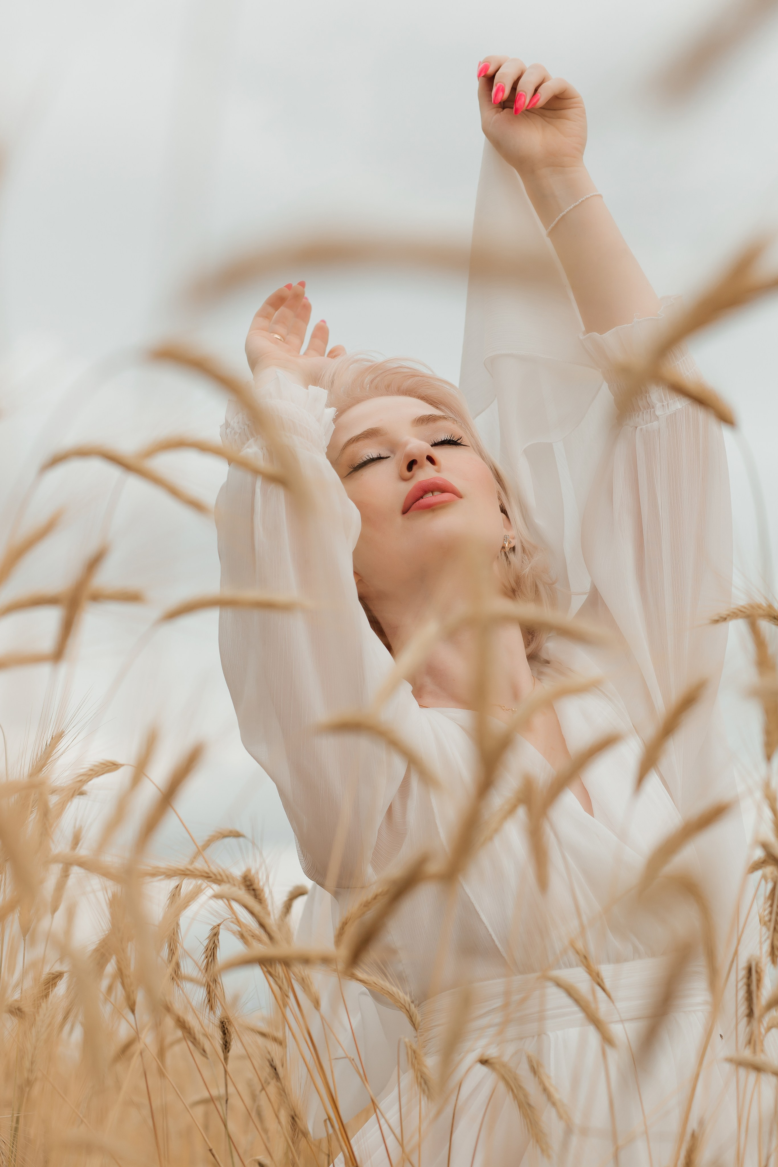 Александра фотосессия в поле. Женский фотограф в Оренбурге Ирина Заводчикова