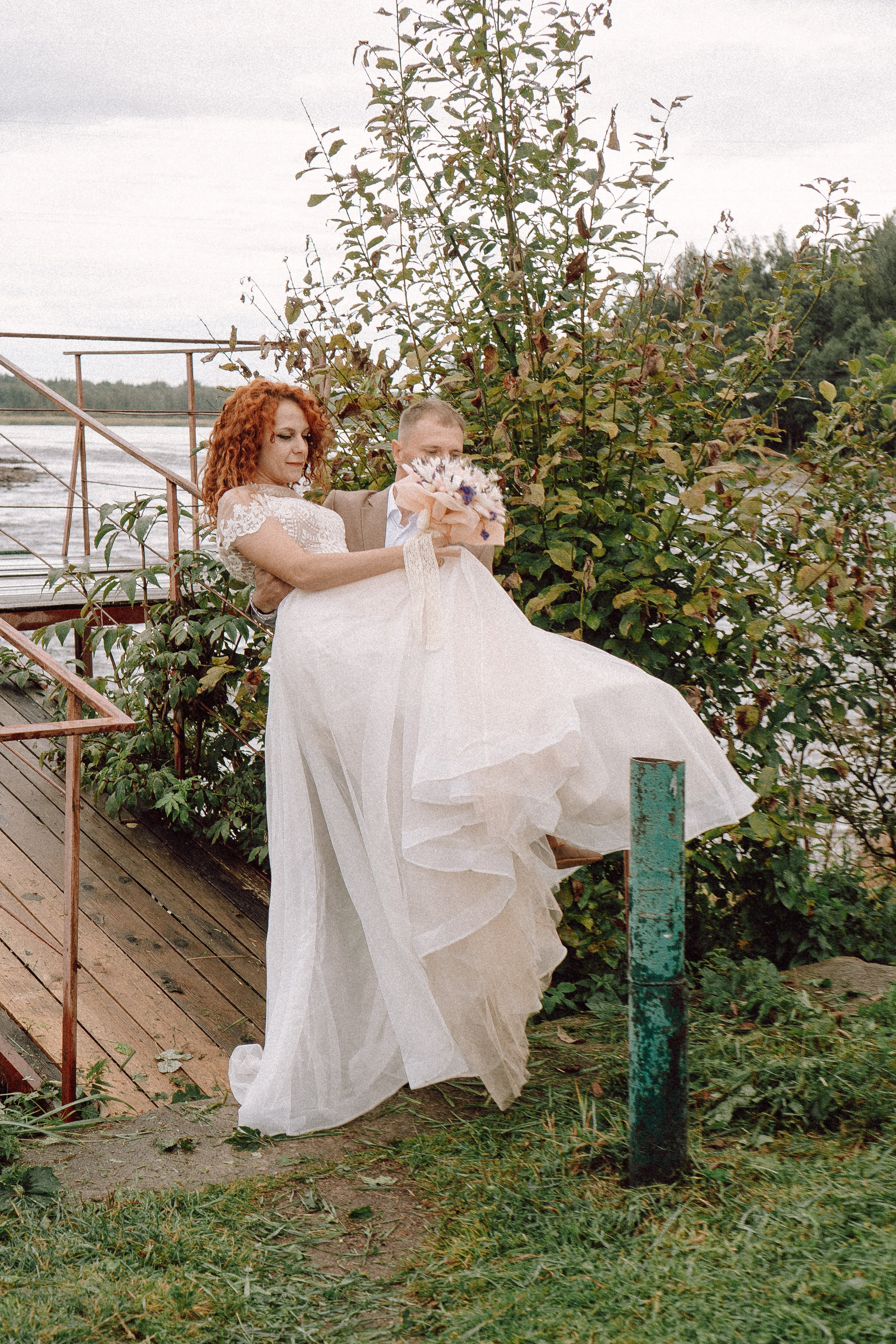 СВАДЕБНАЯ ФОТОСЕССИИЯ ПАРЫ В ГОРОДЕ ПРИОЗЕРСК В СОСНОВОМ ЛЕСУ И С ПИКАПОМ. Профессиональный фотограф, Санкт-Петербург — Виктория Богомолова