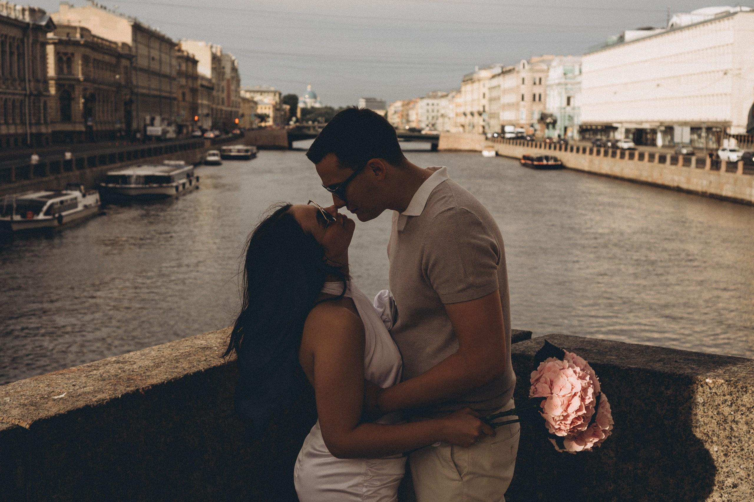 СВАДЕНБНАЯ СЬЕМКА НА КАТЕРЕ ПО КАНАЛАМ САНКТ-ПЕТЕРБУРГА И В АКВАТОРИИ НЕВЫ. Профессиональный фотограф, Санкт-Петербург — Виктория Богомолова