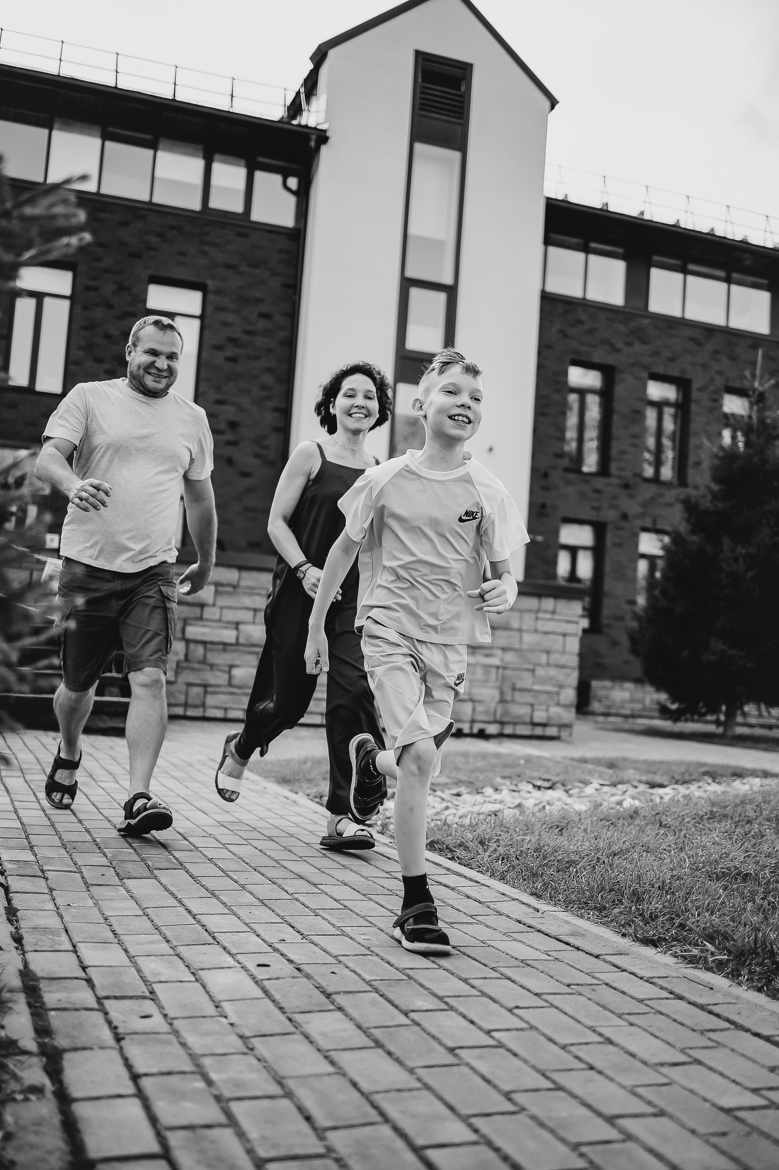Семейная фотосессия у озера в центре Томска. Семейный фотограф в Томске Максимова Екатерина