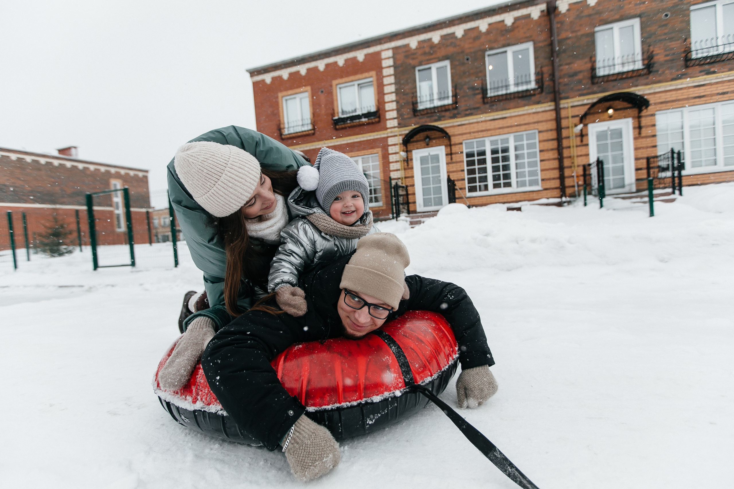 Где-то снежные дремлют метели, В ожидании праздничных чудес. Душевный фотограф Ваших самых ярких событий Марина Погребняк