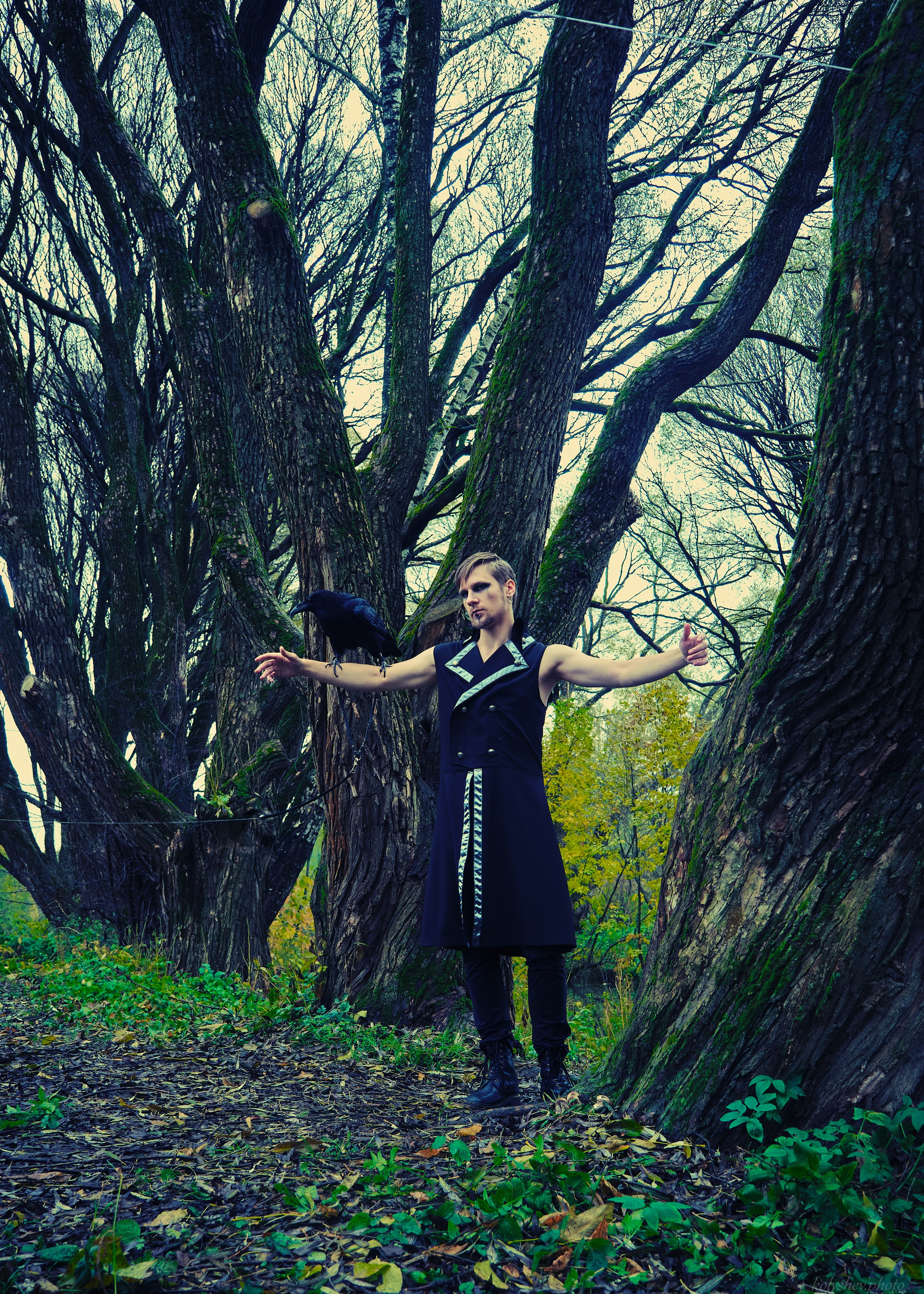 Фотосессия с вороном в парке. Портретный фотограф на новый год в Москве Виктория Колышева