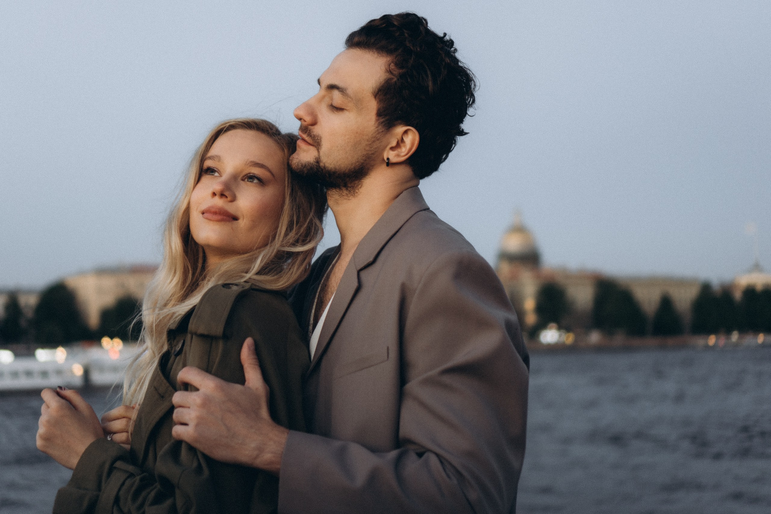 СВАДЕБНАЯ СЬЕМКА ПАРЫ НА РАССВЕТЕ В БЕЛЫЕ НОЧИ И ПРОГУЛКА С РАЗВОДНЫМИ МОСТАМИ И ПИКНИК ВОЗЛЕ ИСАКИЕВСКОГО СОБОРА. Профессиональный фотограф, Санкт-Петербург — Виктория Богомолова