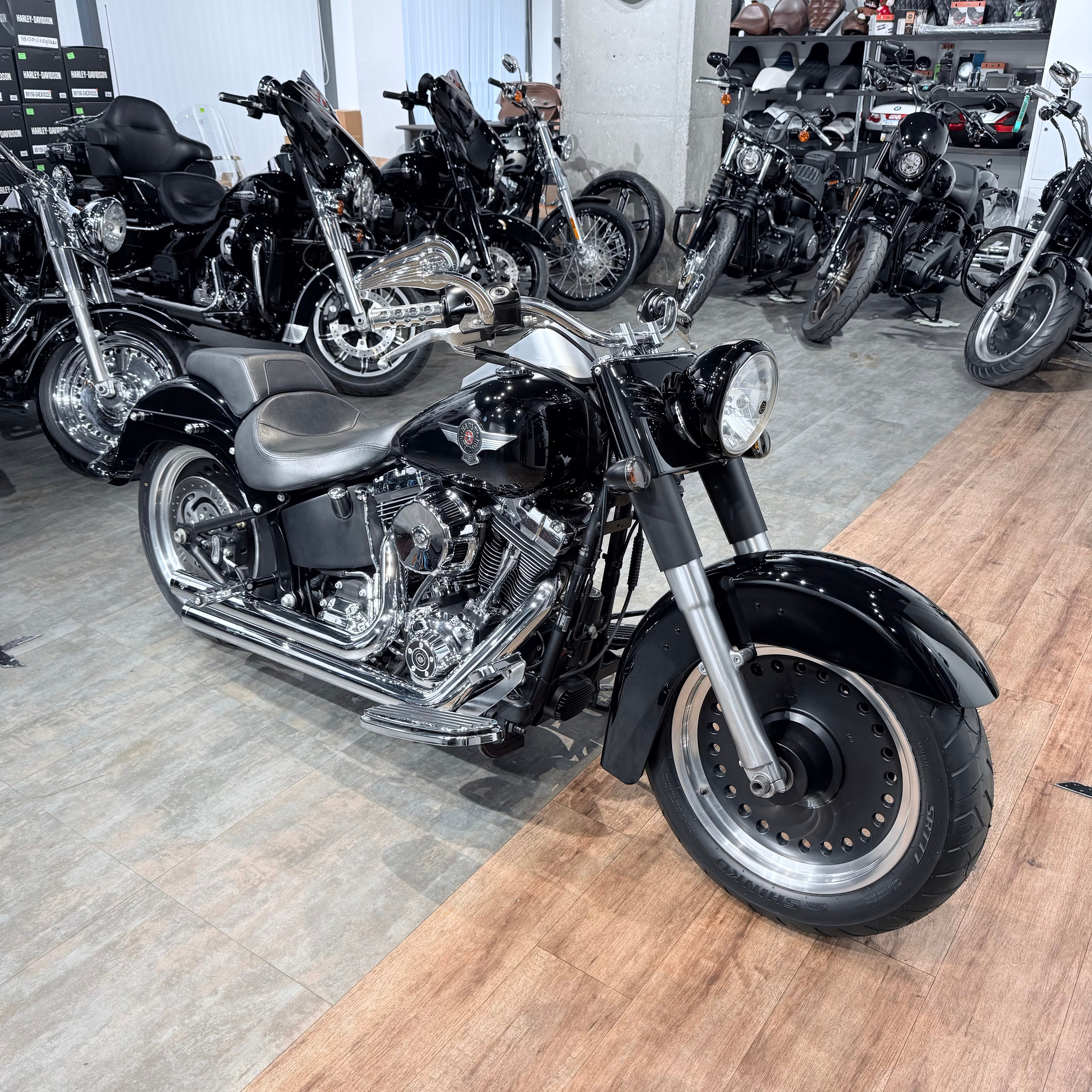 2011 Fat Boy АВS Vivd Вlаck Vanсе & Hinеs. Hello Davidson, Москва. Только хорошие мотоциклы…