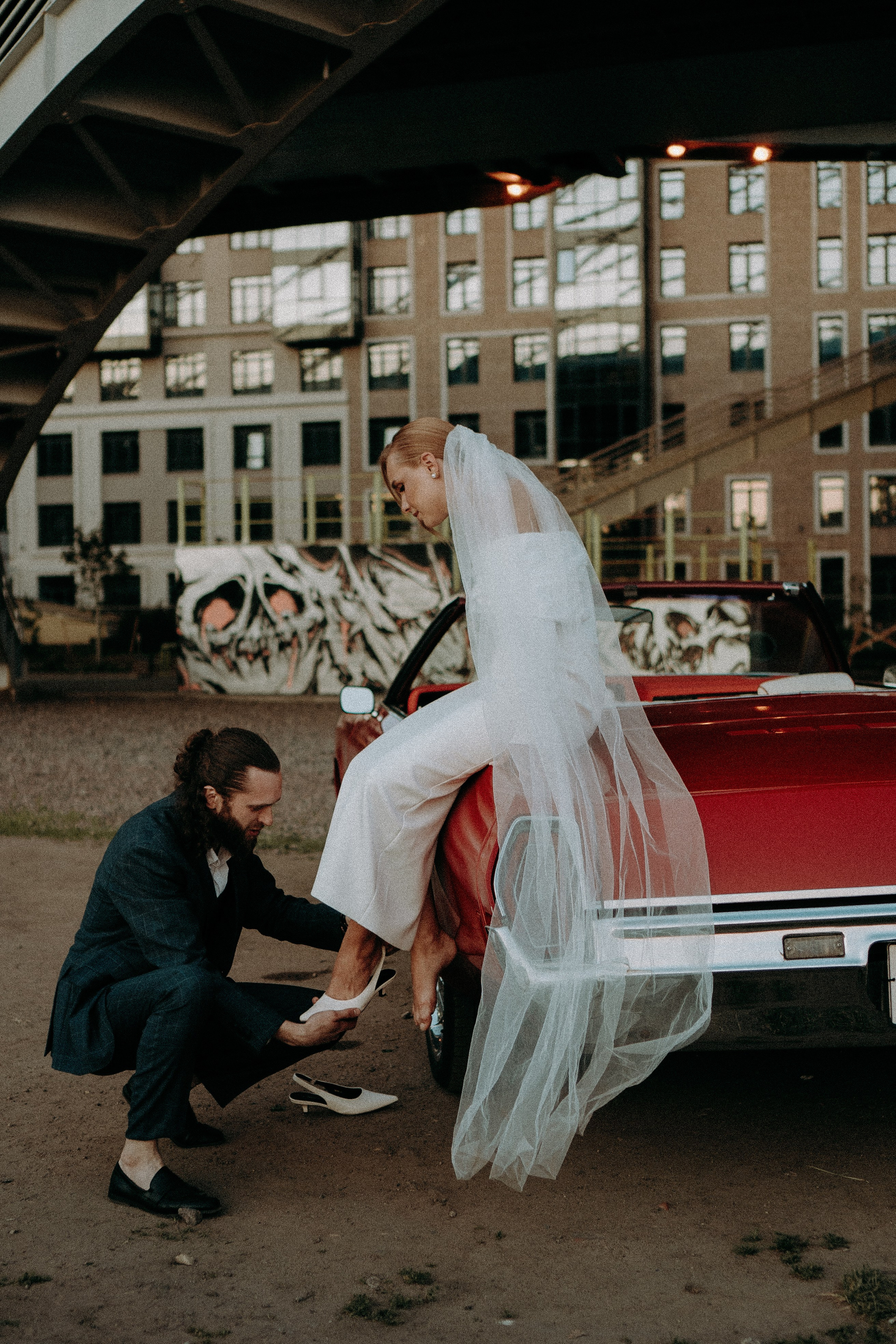 СВАДЕБНАЯ СЬЕМКА ВОЗЛЕ МСОТА БЕТАНКУРА НА КАБРИОЛЕТЕ. Профессиональный фотограф, Санкт-Петербург — Виктория Богомолова