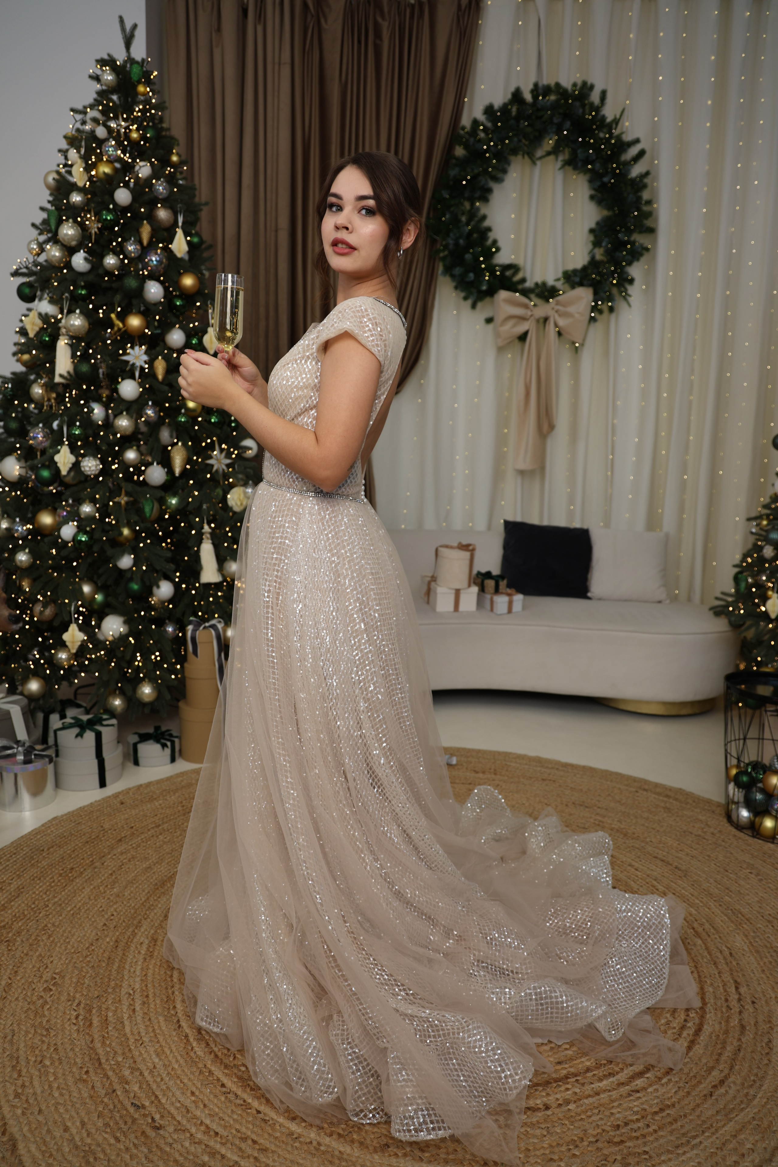 Фотосессия, Новый год, красивое платье, подарки, шампанское. Свадебный, семейный, женский и детский фотограф из Екатеринбурга