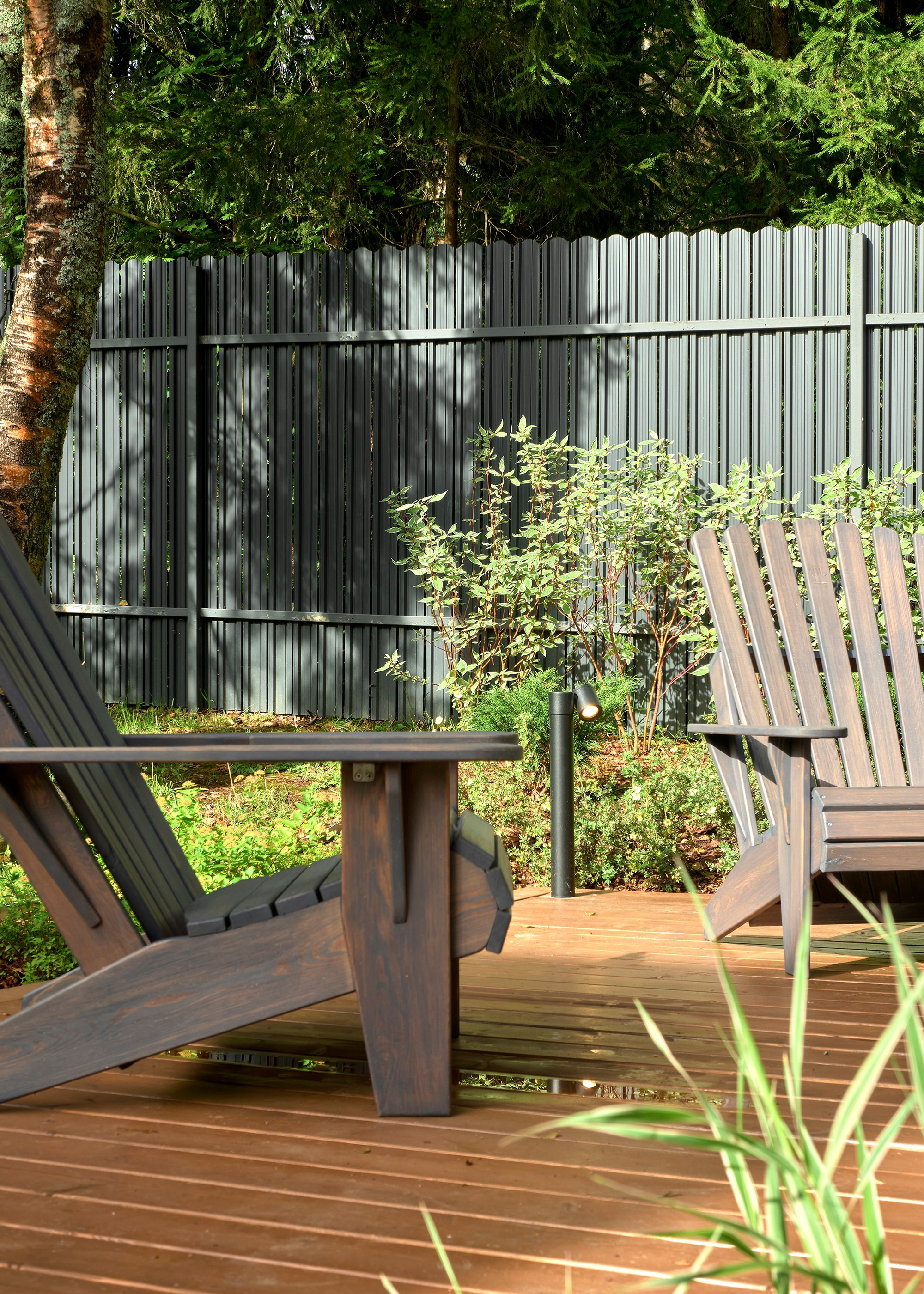 Фотосъемка реализованного проекта частного сада в Заполье для ландшафтной студии Хвоя. Фотограф Наталья Соловьева