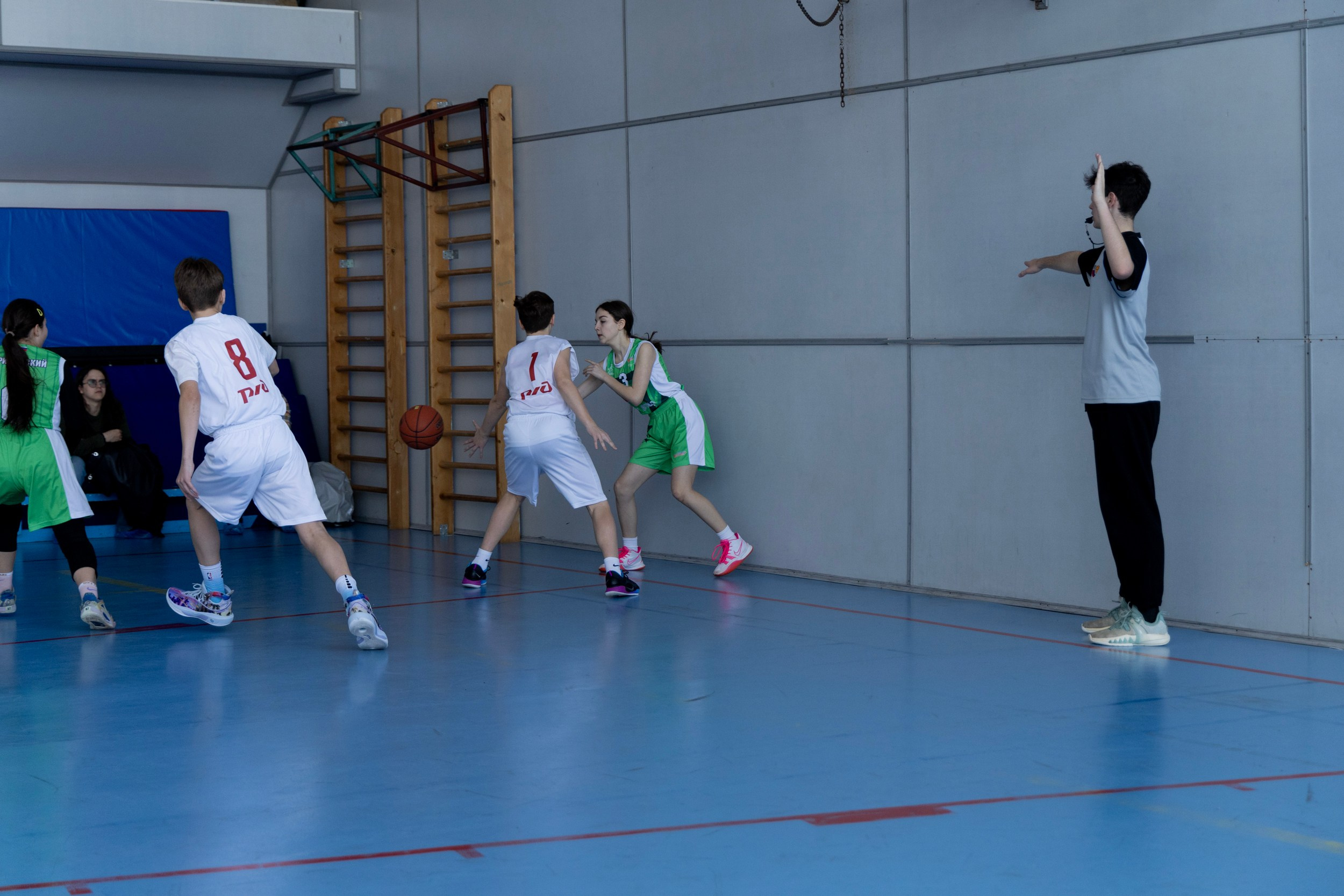 Соревнования по баскетболу среди школьников. Репортажный и портретный фотограф в Владивостоке