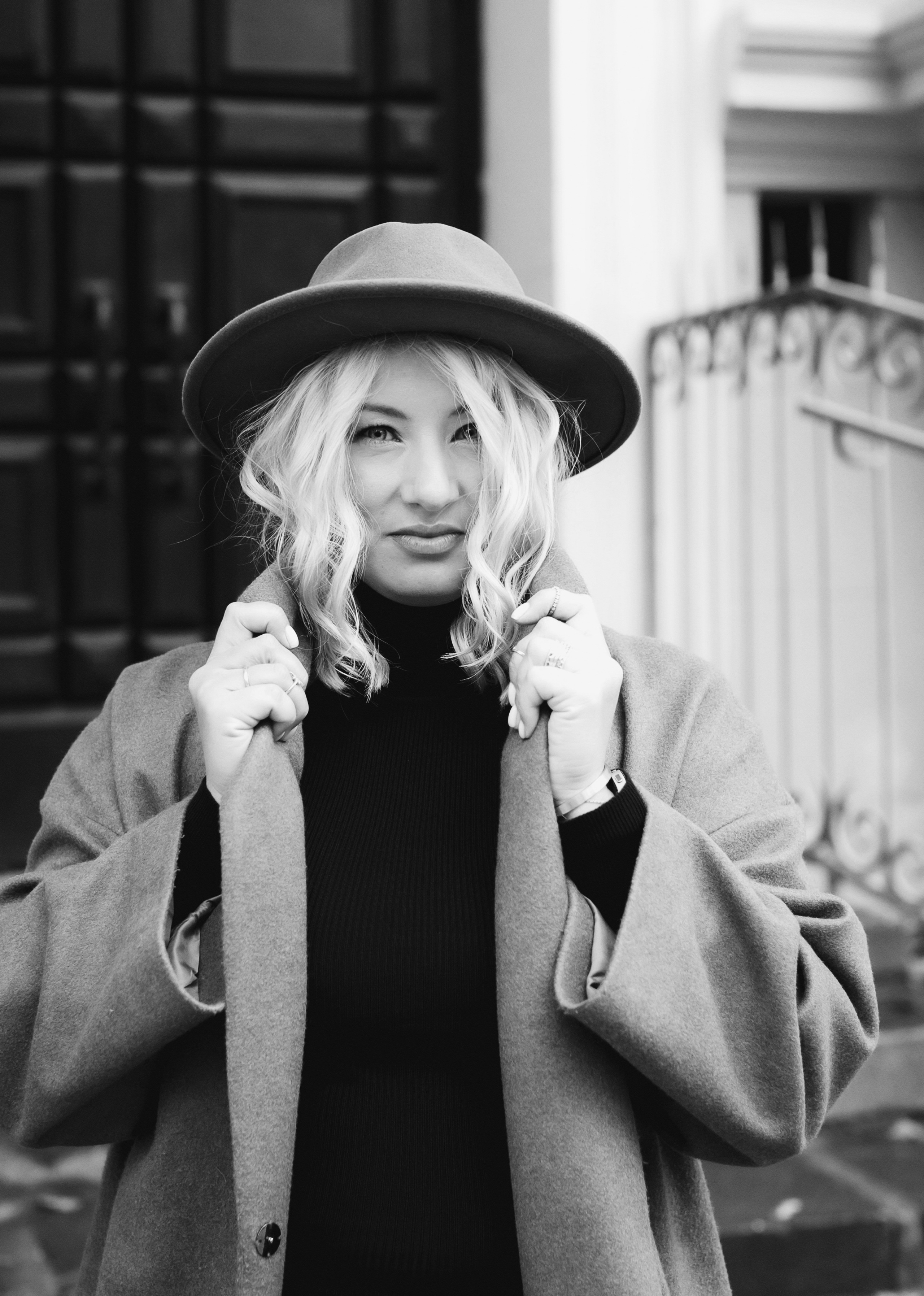 Уличная фотопрогулка по Патрикам с Еленой. Портретный и семейный фотограф Юлия Герман