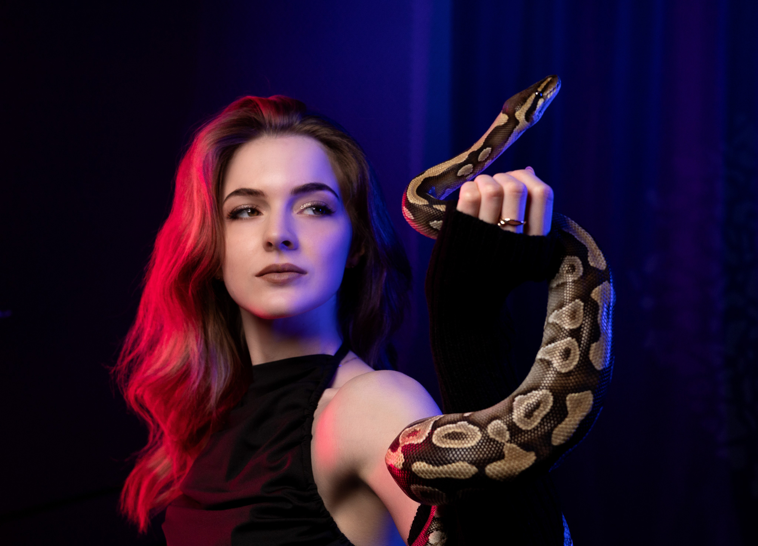 Анастасия. Фотосессия со змеей. Портретный фотограф Панферова Регина г. Санкт-Петербург, г. Казань