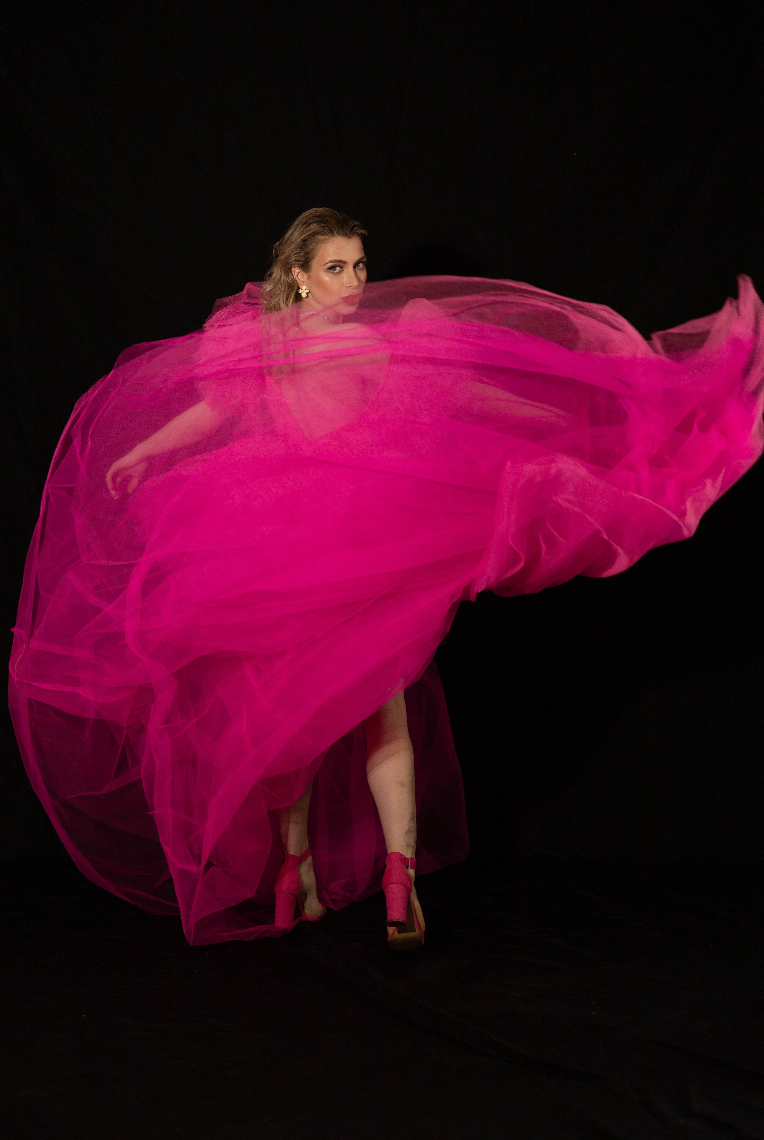 Екатерина. Fuchsia on black. Портретный фотограф Панферова Регина г. Санкт-Петербург, г. Казань