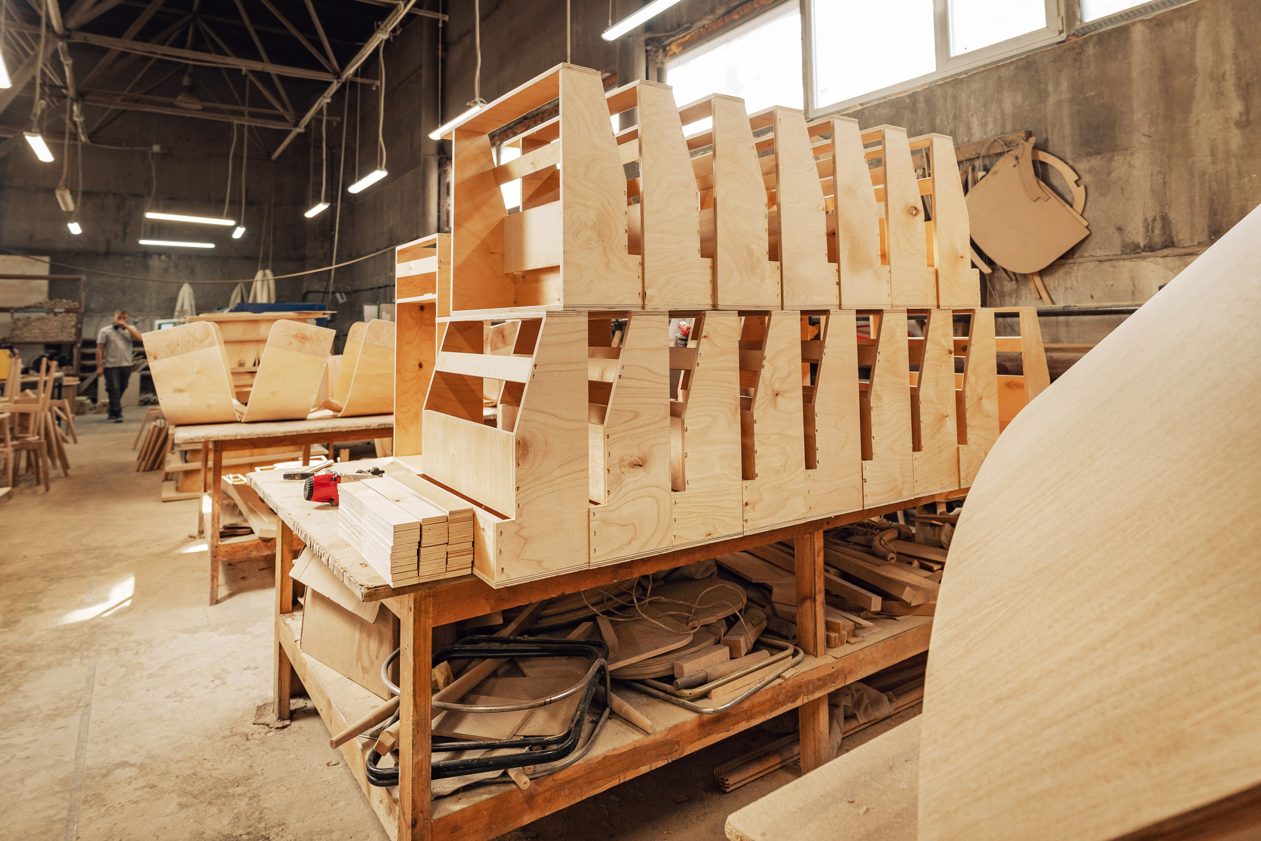 Готовые каркасы мягкой мебели перед отправкой в цех обивки