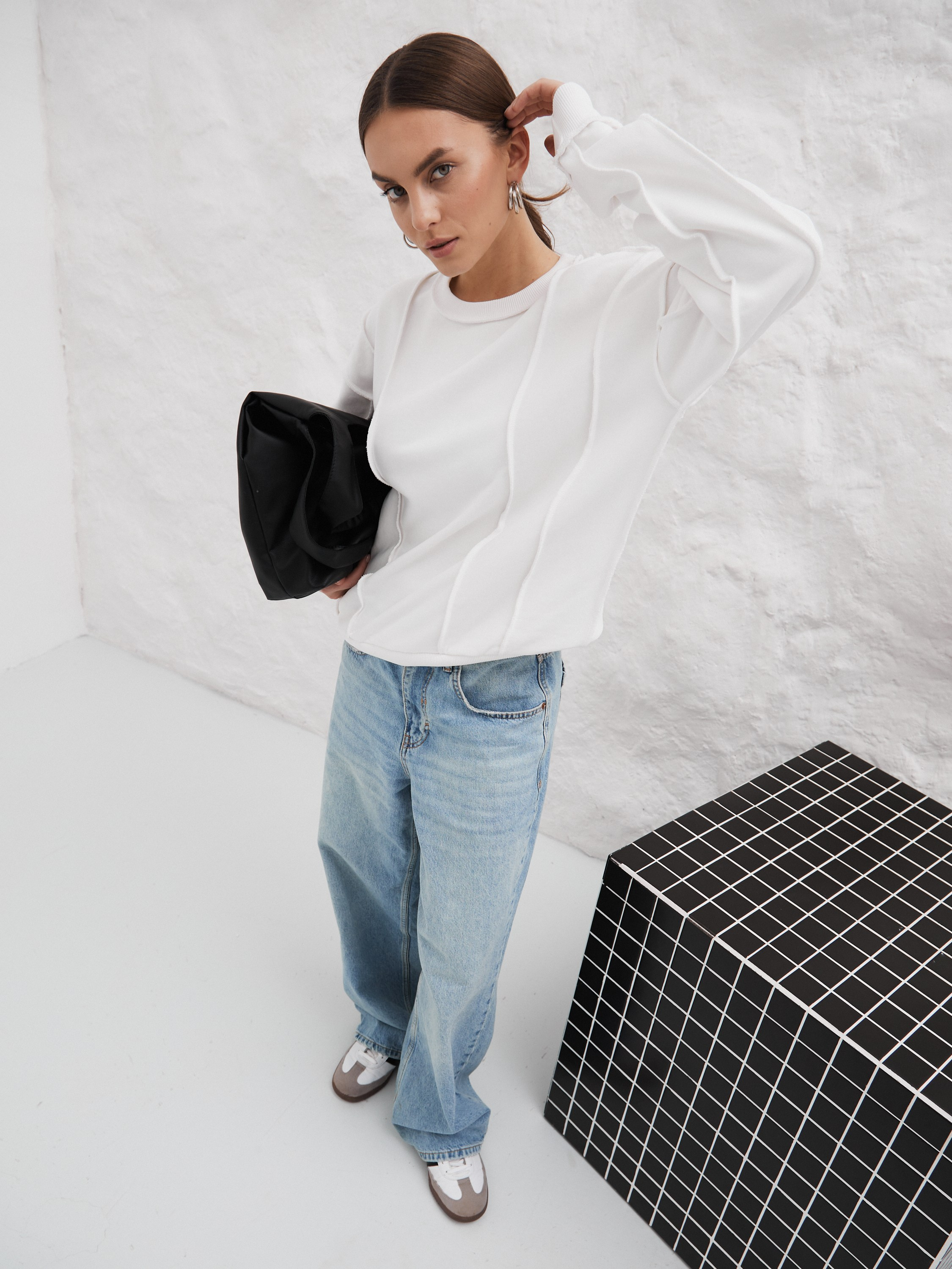 Фотосъемка свитшотов Екатеринбург Wildberries ВБ Ozon Озон мужские женские свитшоты фотосессия одежды Екб заказать цена фотосъемка товара WB. Фотограф Екатеринбург Анастасия Жерновская | Маркетплейсы и нейрофото