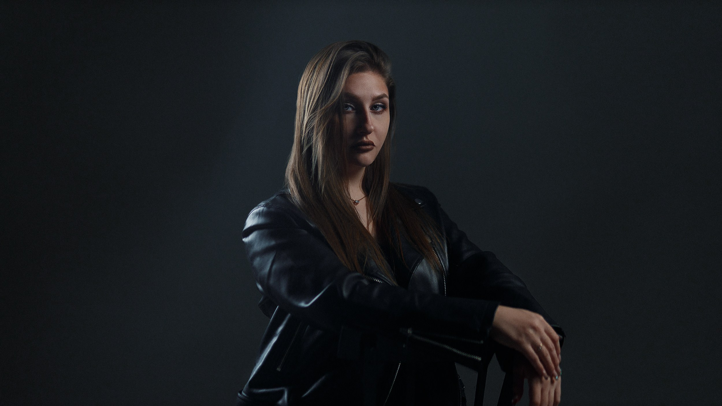 Юля — In The Shadows. Женский фотограф в Магнитогорске Шапошников Данил