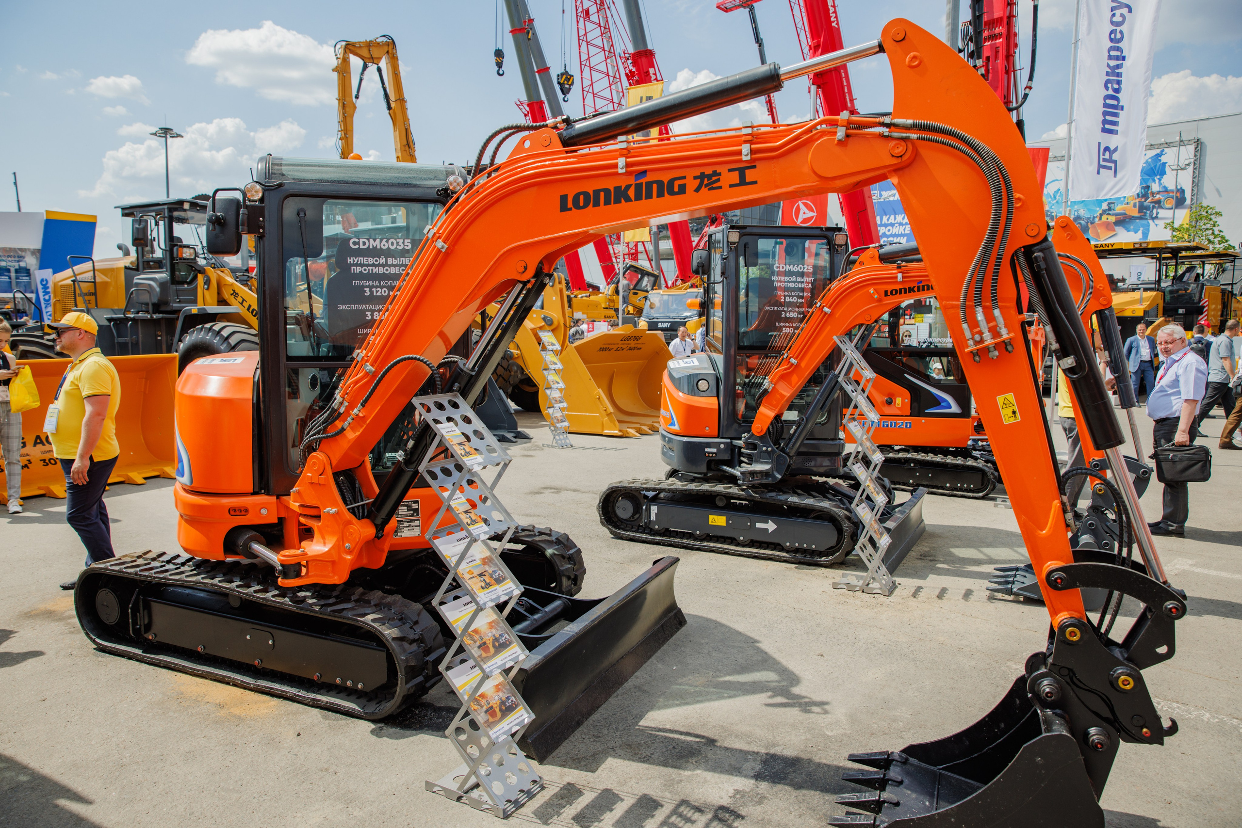 Выставка Спец. Техники. Фотограф Москва Шептаев Артём