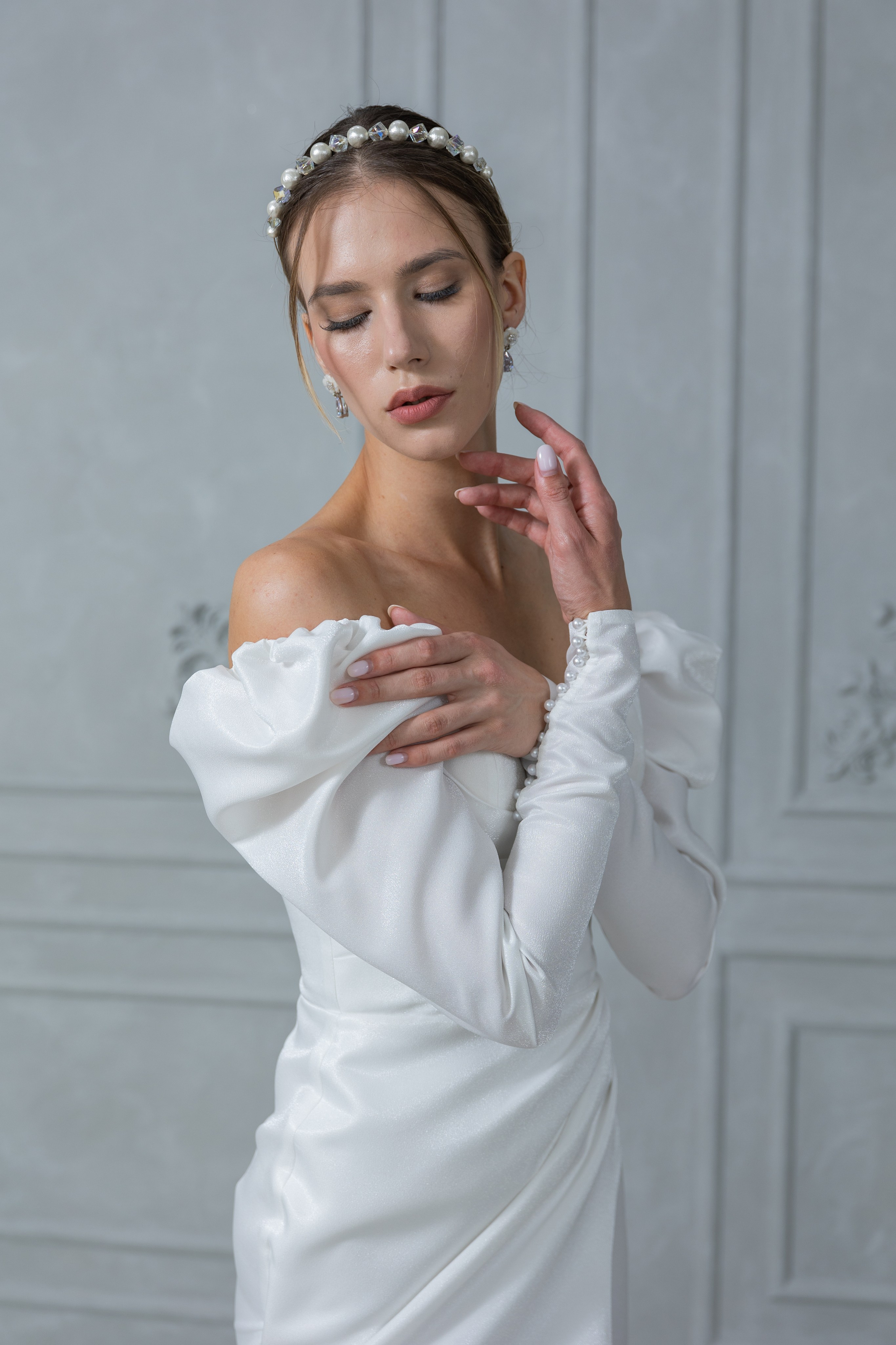 свадебный салон, позы, портрет девушки, свадебные платья, фотосессия, девушка, фотограф, владивосток