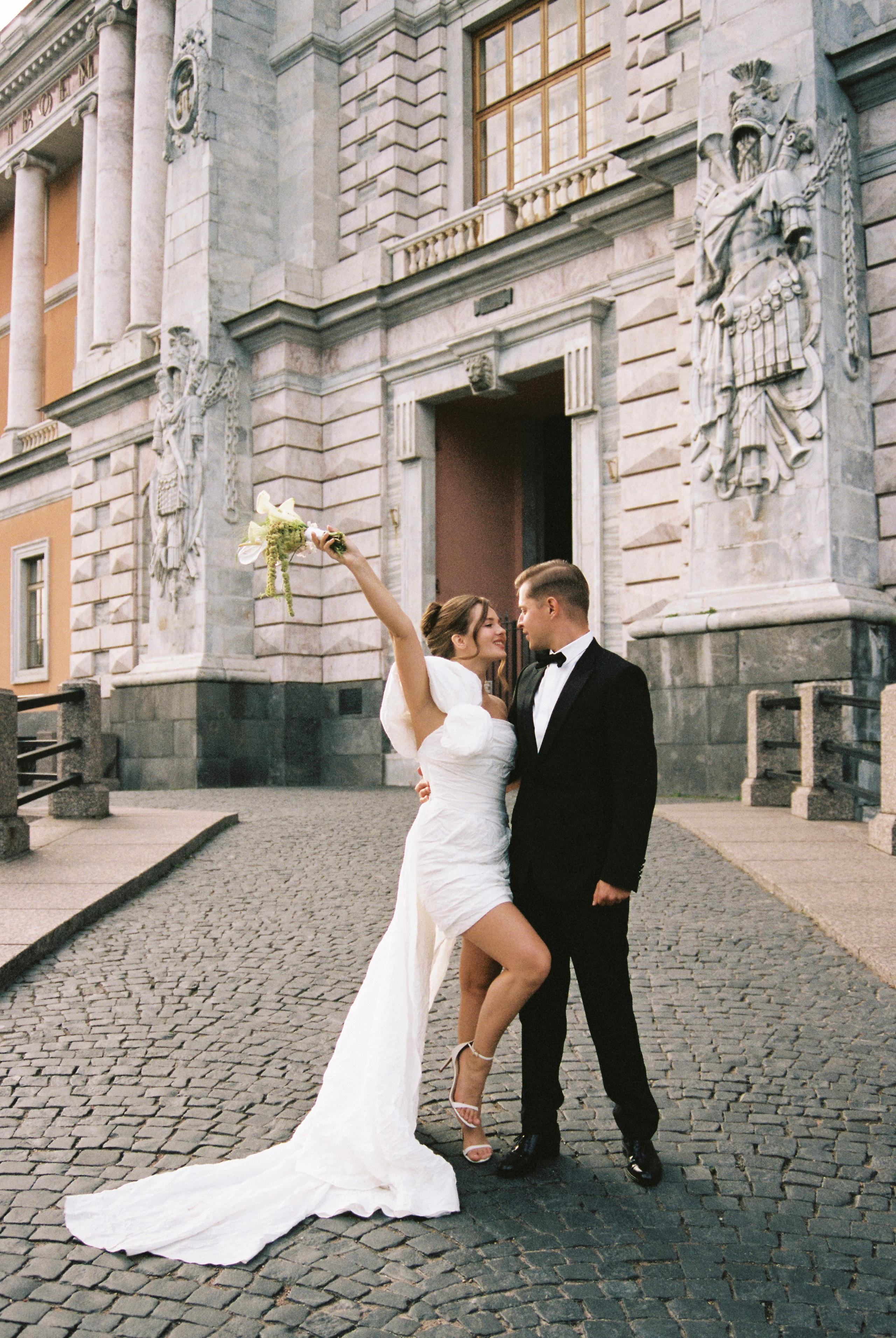 Настя и Лёша. Прогулка по Питеру. Катер. На цифру и плёнку. Свадебный фотограф Катерина Чулкова