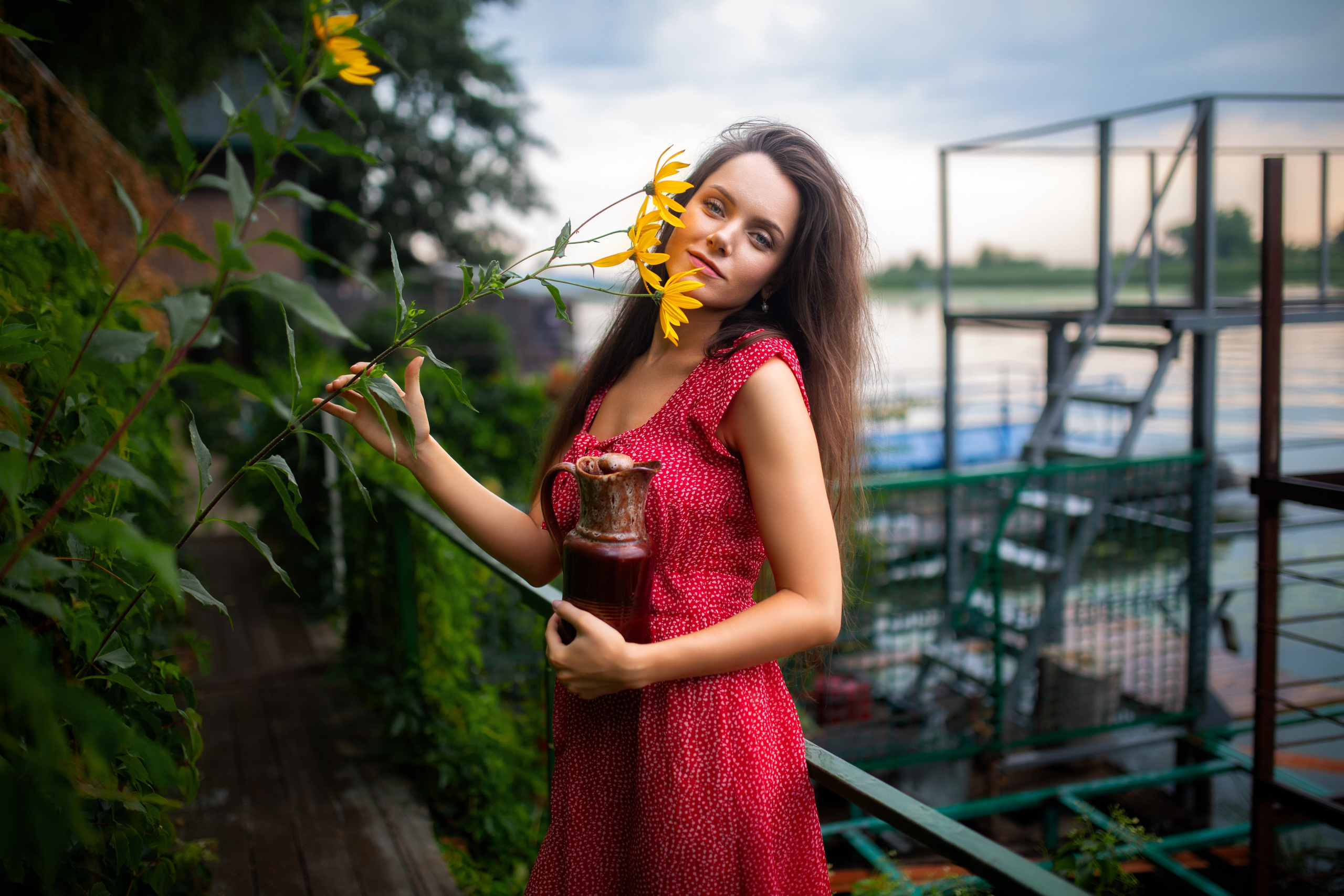 Съемка с Екатериной на рассвете на берегу реки