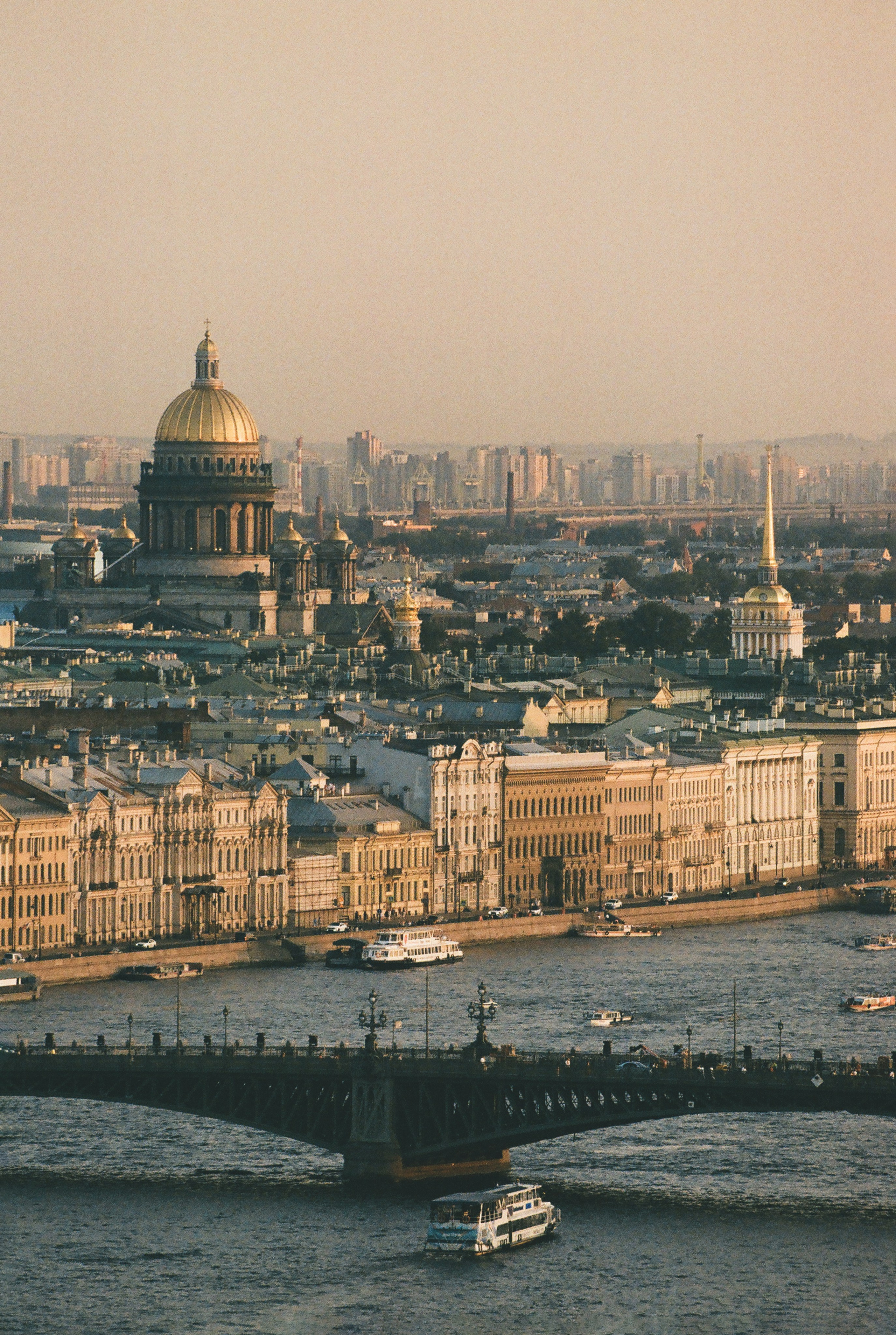 Фотографии цветные. Свадебный и семейный пленочный фотограф в Петербурге Истомина Ирина