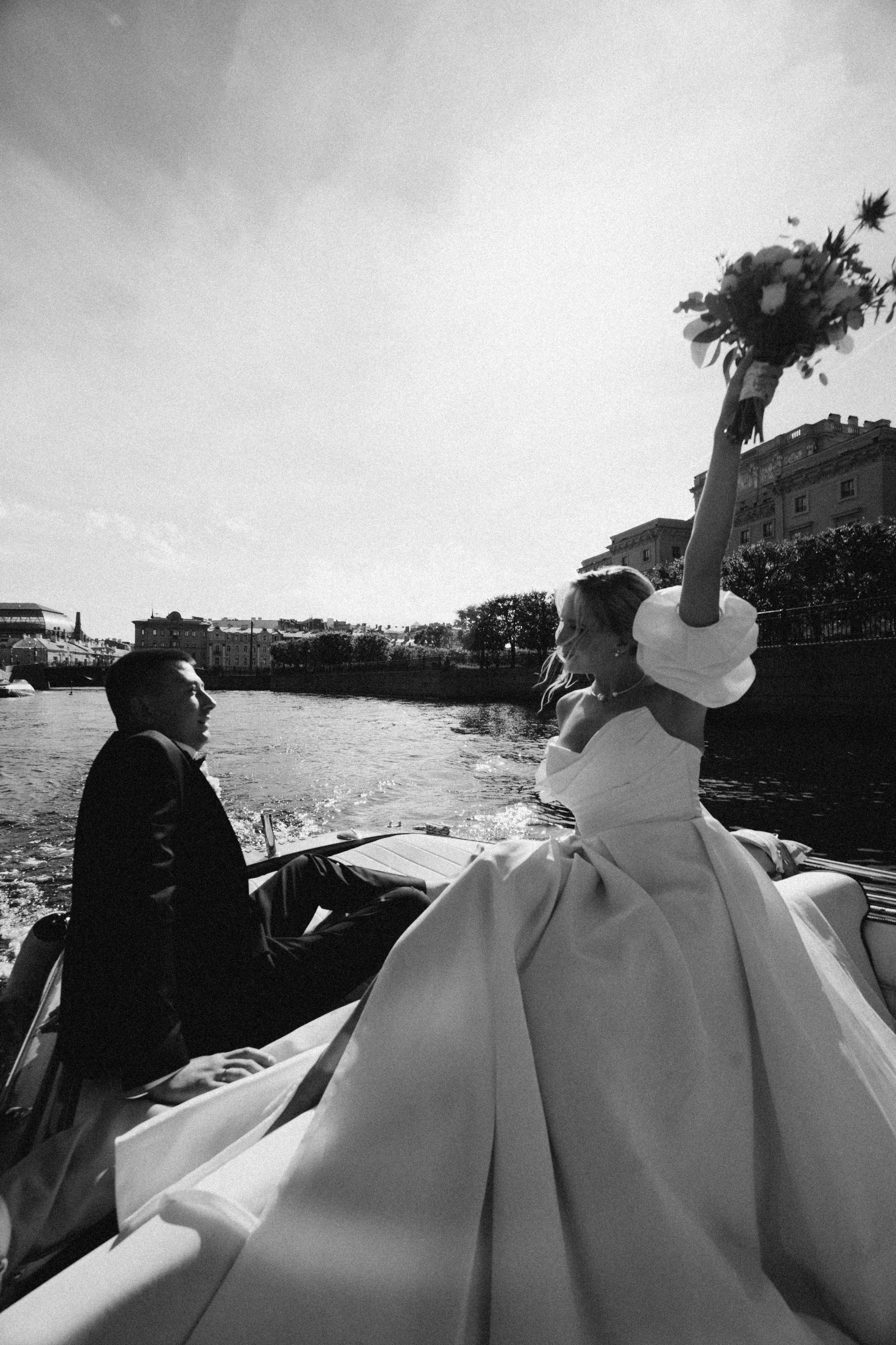 СВАДЕНБНАЯ СЬЕМКА НА КАТЕРЕ ПО КАНАЛАМ САНКТ-ПЕТЕРБУРГА И В АКВАТОРИИ НЕВЫ. Профессиональный фотограф, Санкт-Петербург — Виктория Богомолова