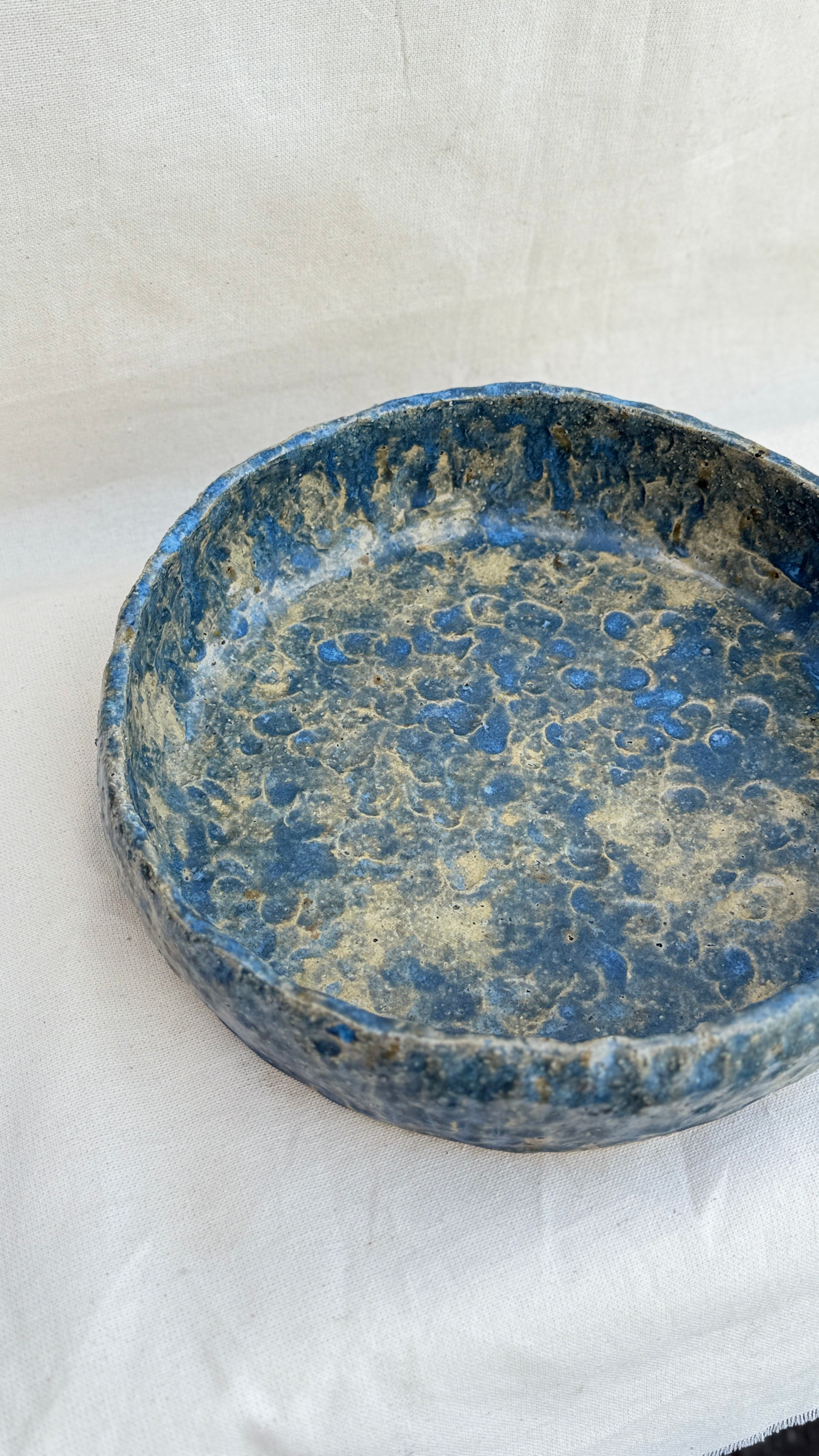 Блюдо «Голубая бездна». Арт-керамика Катерины Жизневской