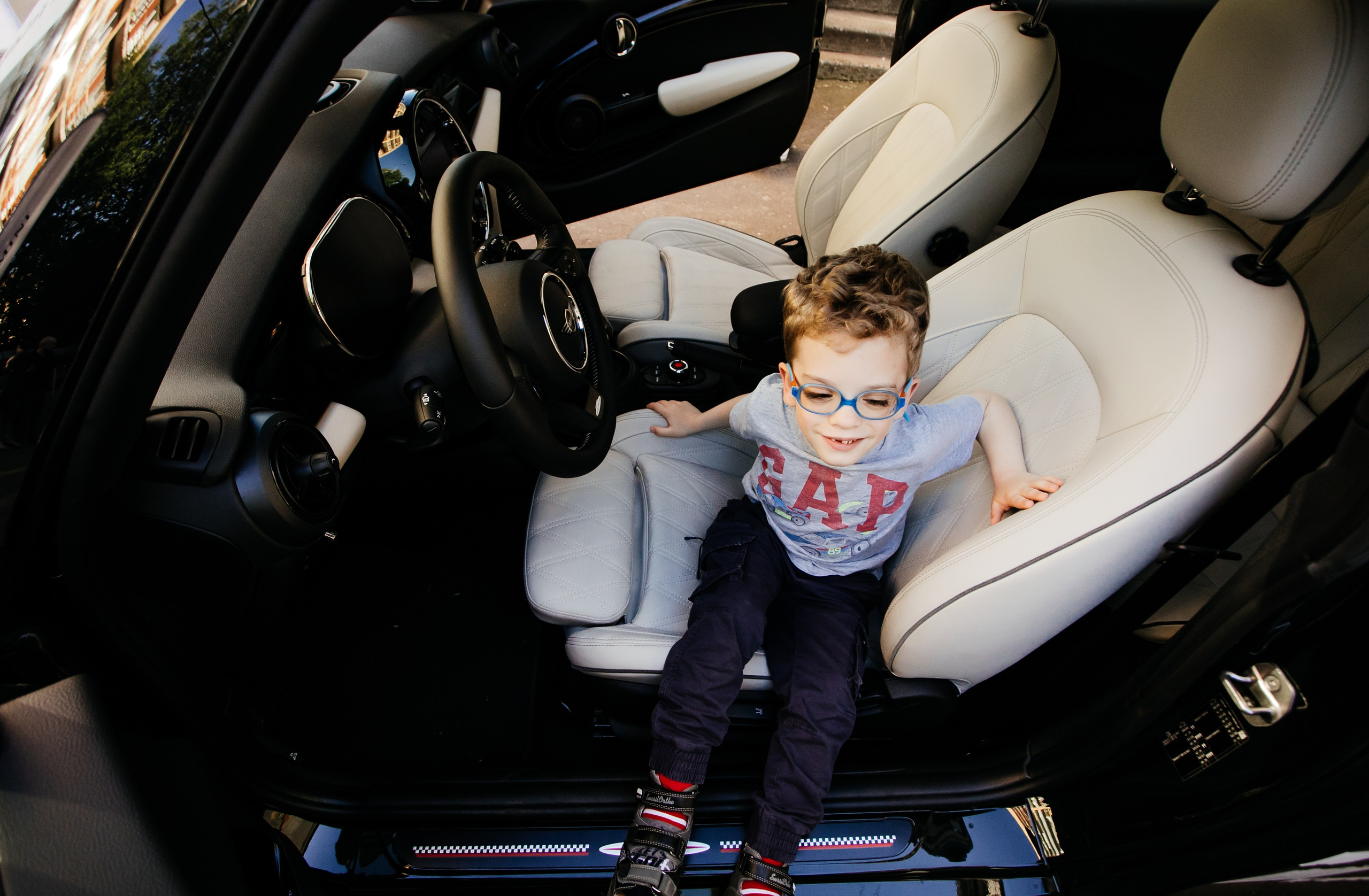 New MINI Cooper в Гоголь Центре. Репортажный, event, концертный и backstage фотограф из Москвы Виталий Кривцов