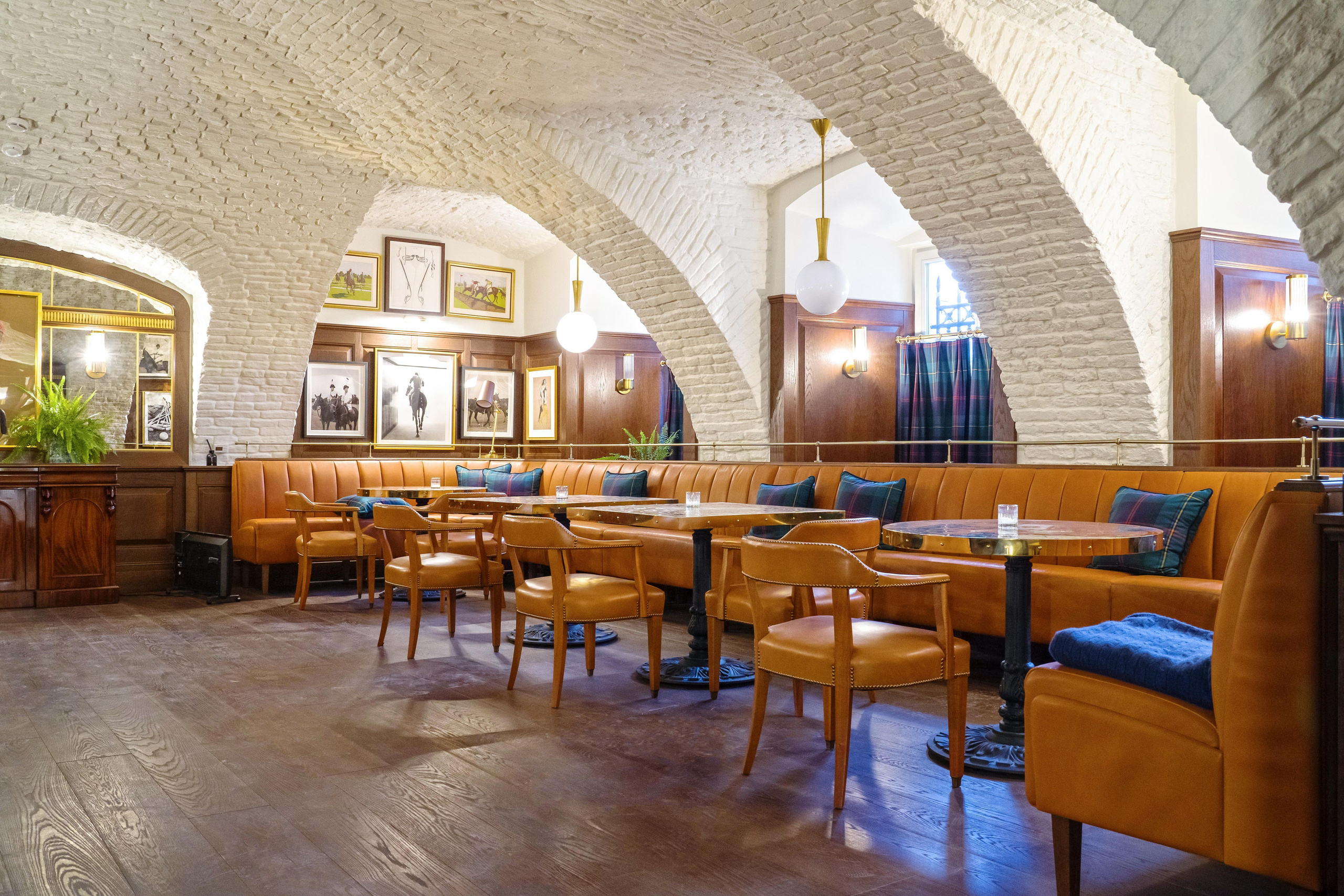 Интерьер бара ресторана. Фотограф в Санкт-Петербурге. Репортажная и все съёмки для бизнеса