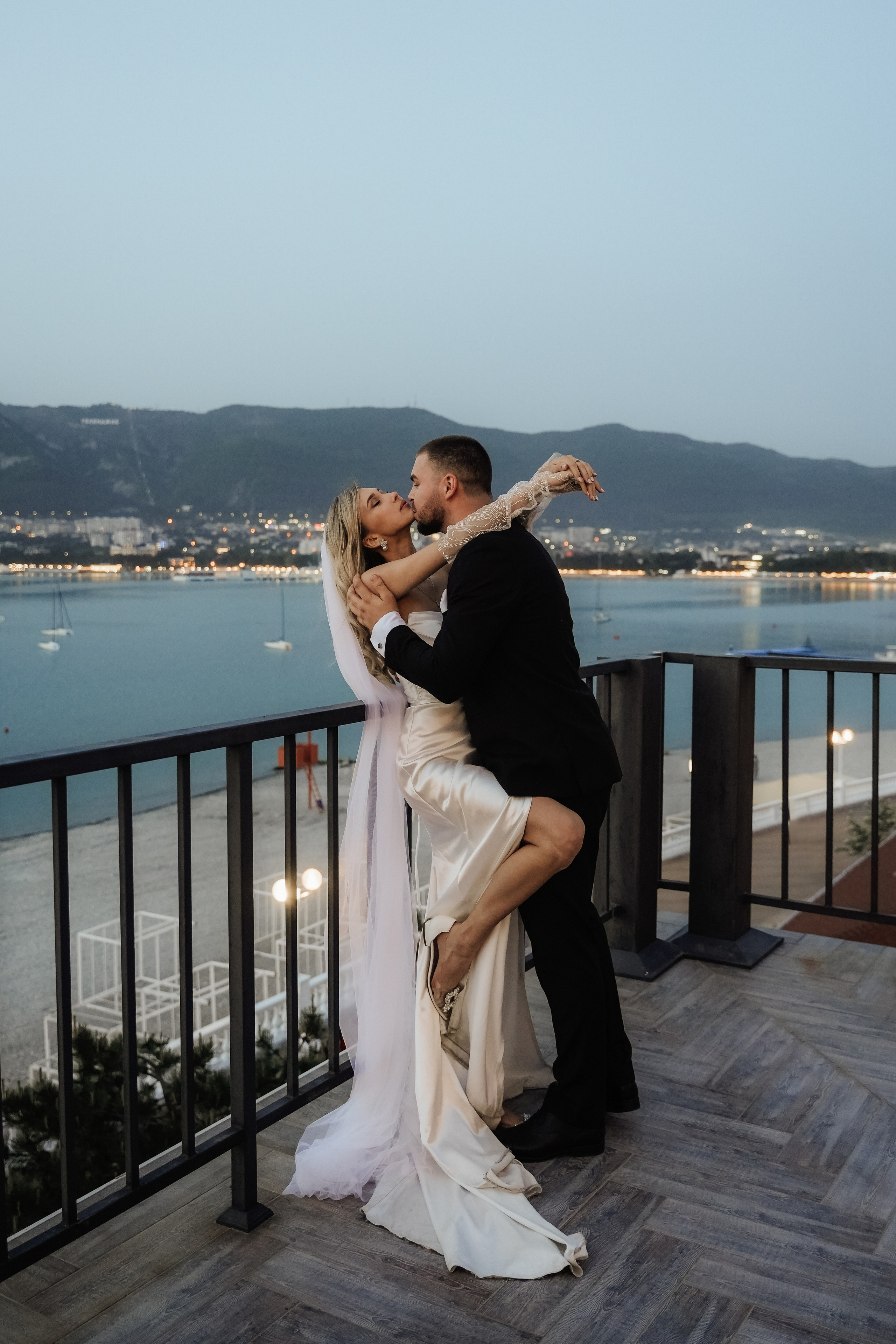 Astoria. VISUAL ARTIST · KRONGAUZ ANASTASIA