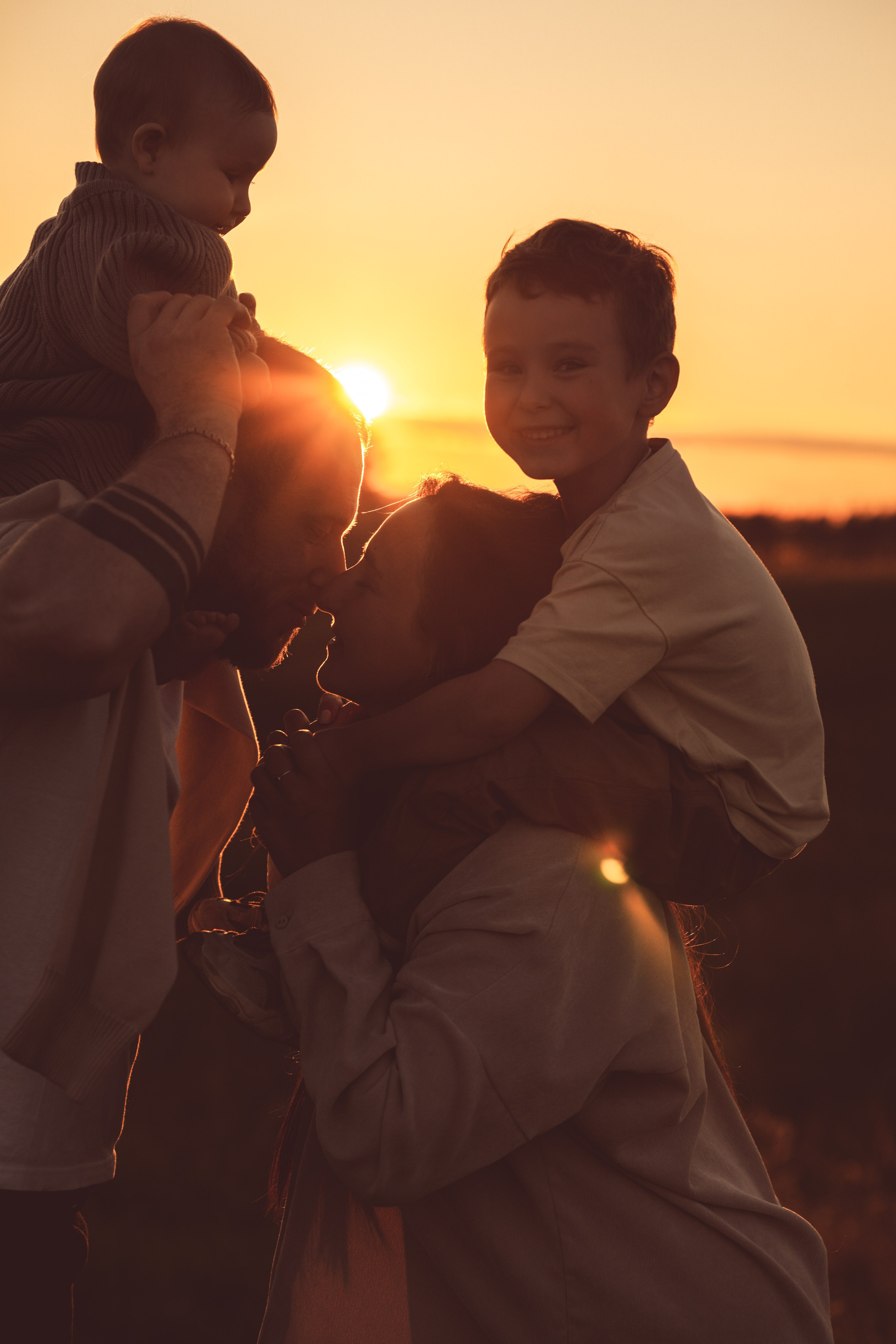 Семья Тони и Саши на закате. Семейный и портретный фотограф в Санкт-Петербурге Татьяна Гримоть