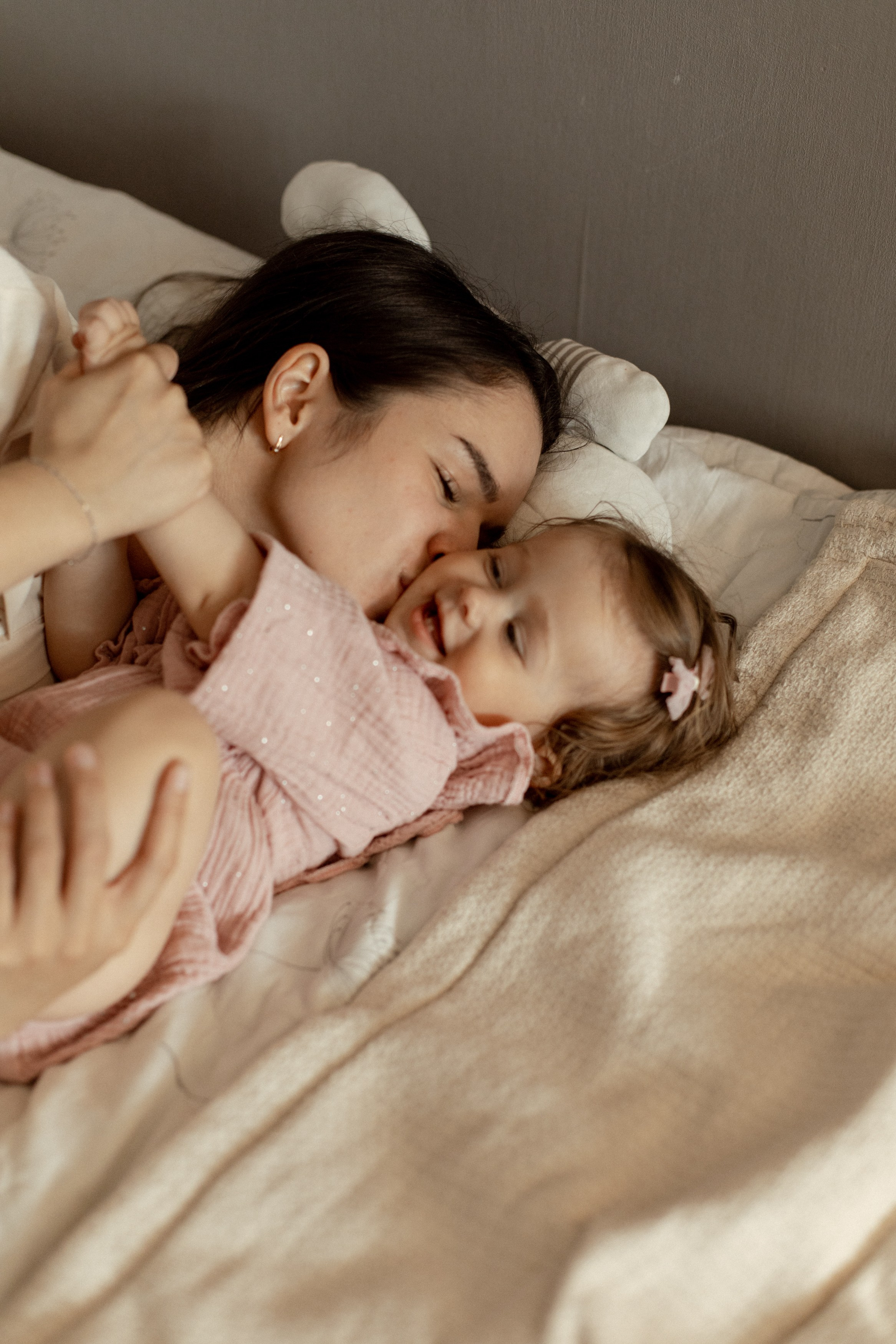 Домашняя фотосессия мама и дочка. Семейный фотограф Челябинск