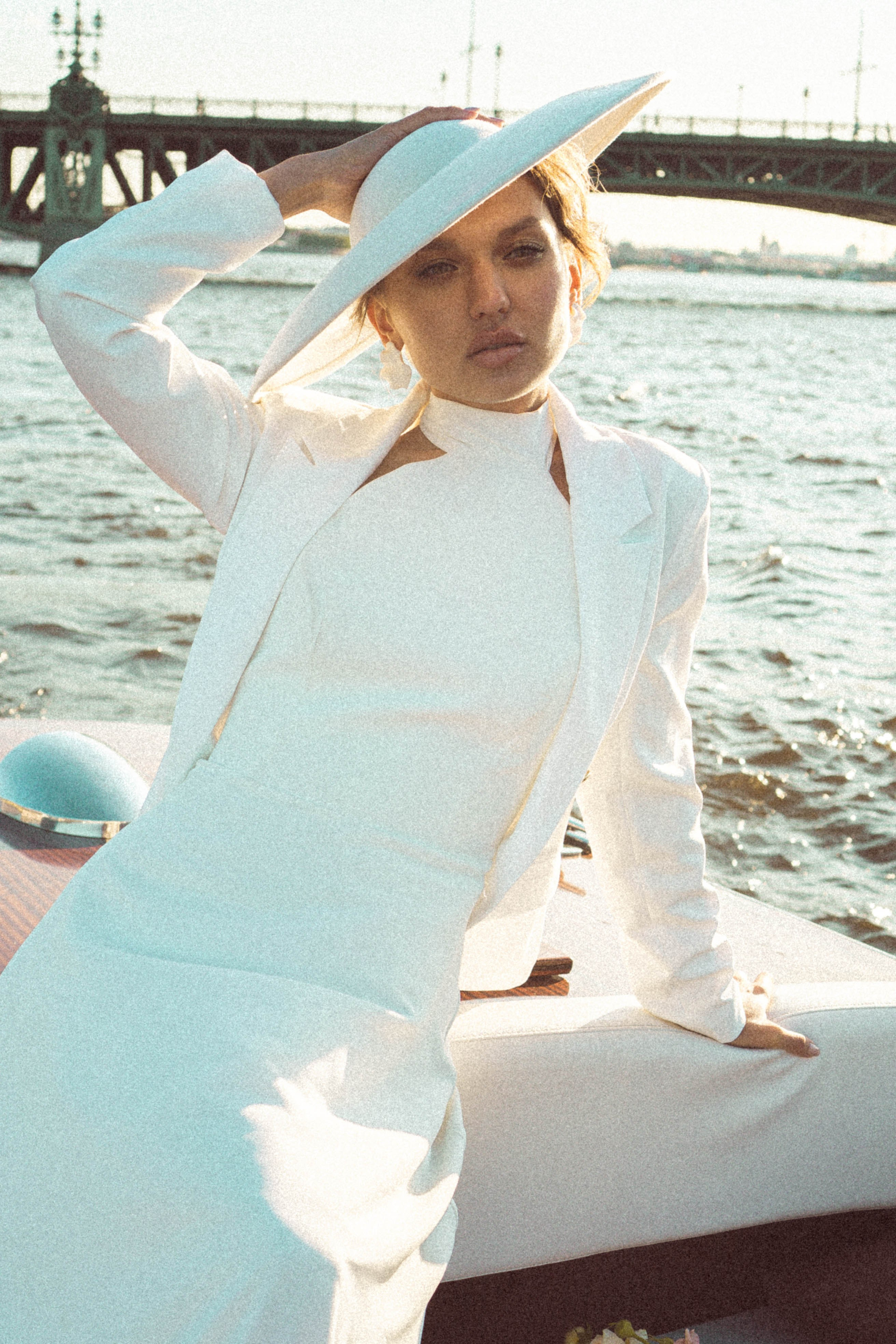 СВАДЕНБНАЯ СЬЕМКА НА КАТЕРЕ ПО КАНАЛАМ САНКТ-ПЕТЕРБУРГА И В АКВАТОРИИ НЕВЫ. Профессиональный фотограф, Санкт-Петербург — Виктория Богомолова