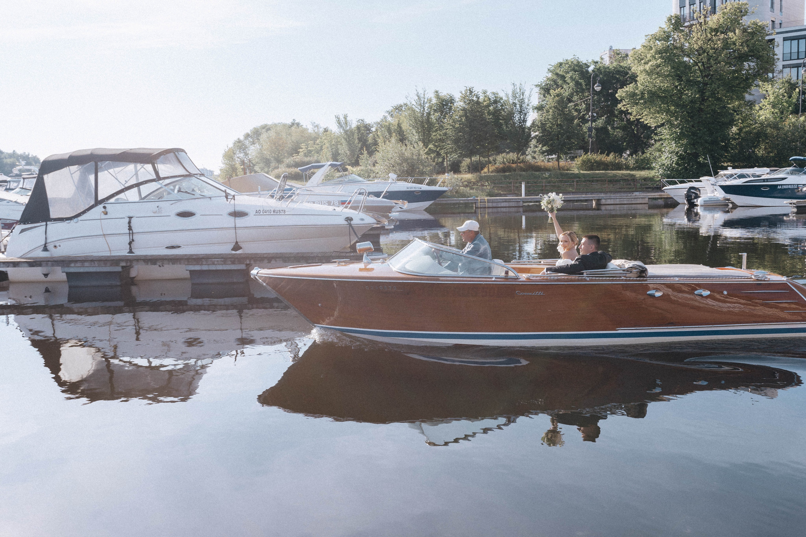 СВАДЕНБНАЯ СЬЕМКА НА КАТЕРЕ ПО КАНАЛАМ САНКТ-ПЕТЕРБУРГА И В АКВАТОРИИ НЕВЫ. Профессиональный фотограф, Санкт-Петербург — Виктория Богомолова