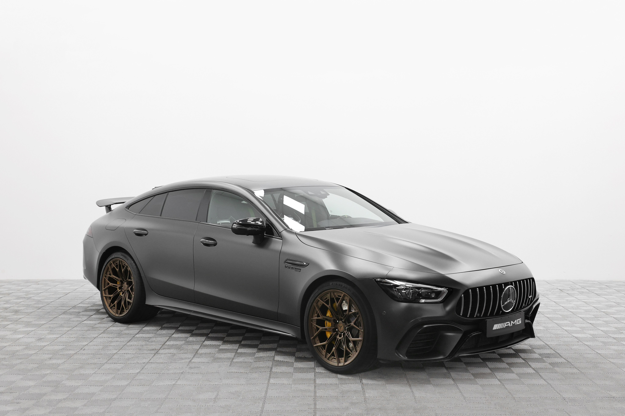 2019 MERCEDES BENZ GT63s AMG. Mixturecaptures