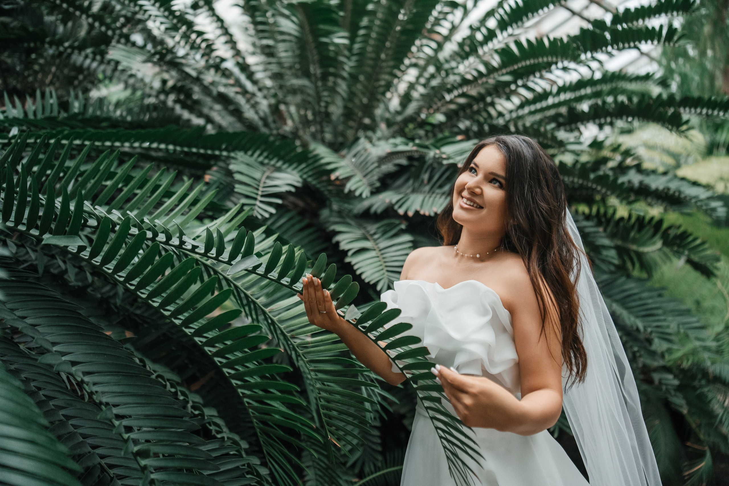 Свадебная фотосессия в оранжерее Ботанического сада им. Цицина. Свадебный и репортажный фотограф-видеограф Москва и Московская область