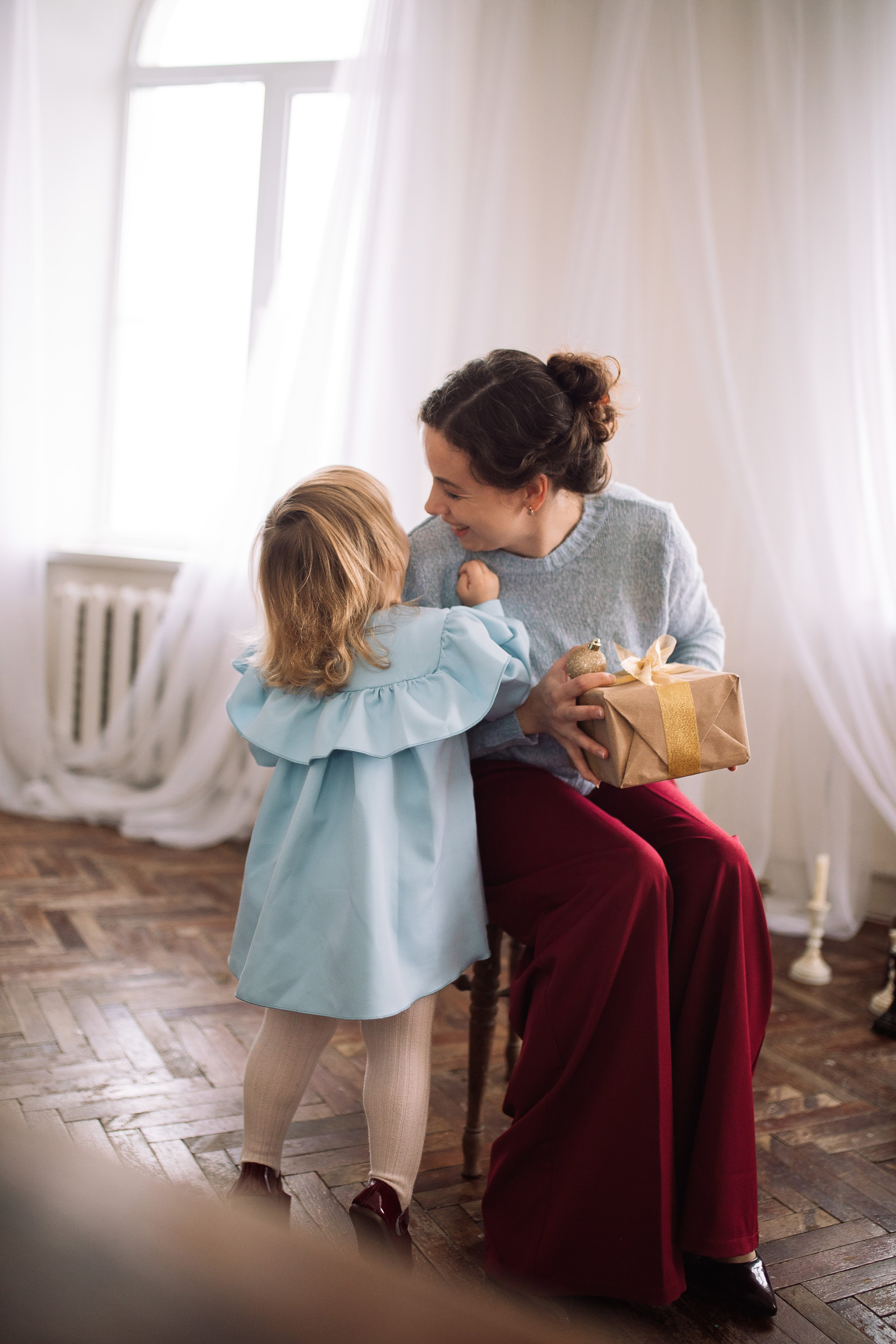Семейная фотосессия в студии/дома
