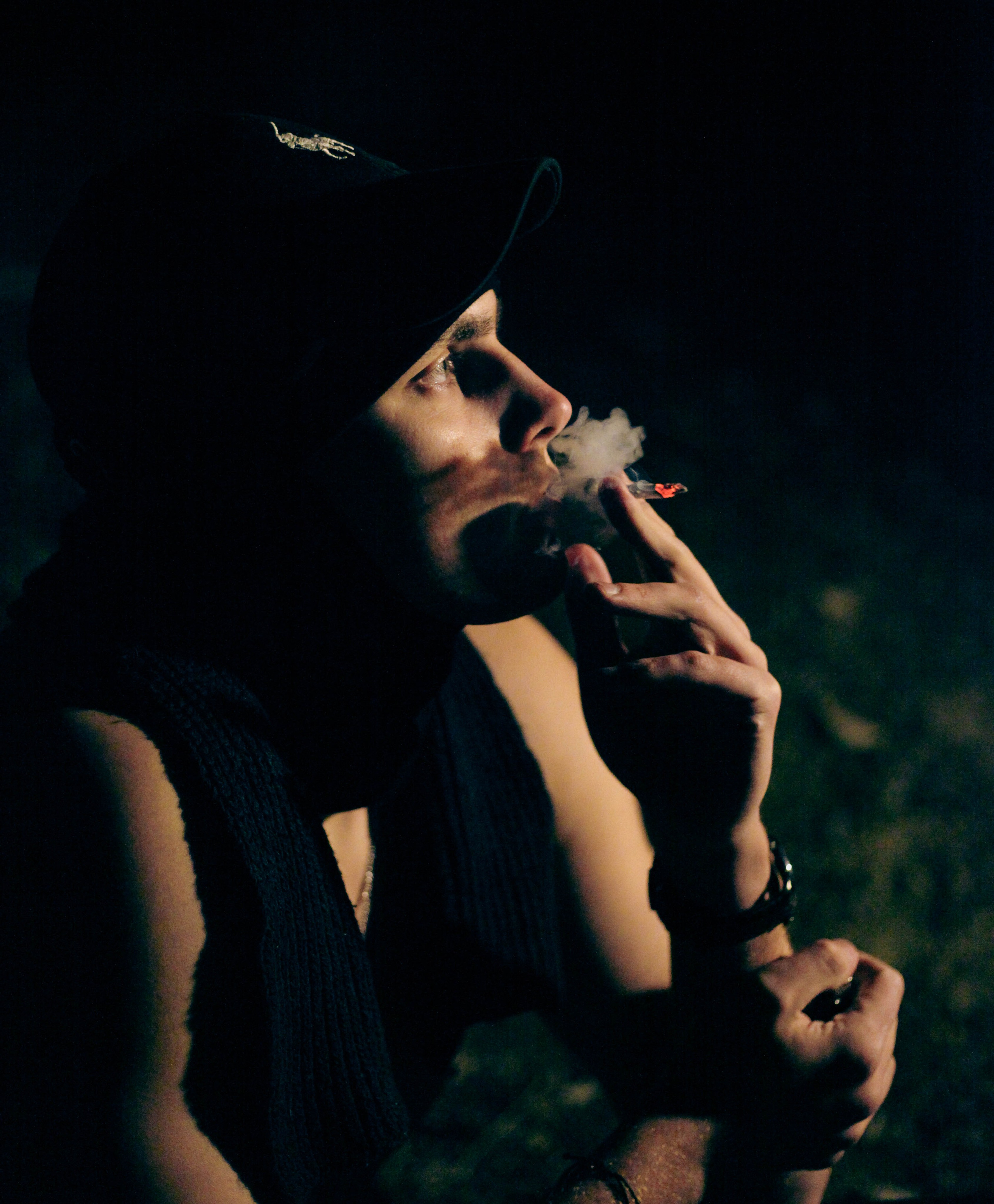 «Затянутая тишина: воспоминания прошлой жизни». Уличный фотограф Города N