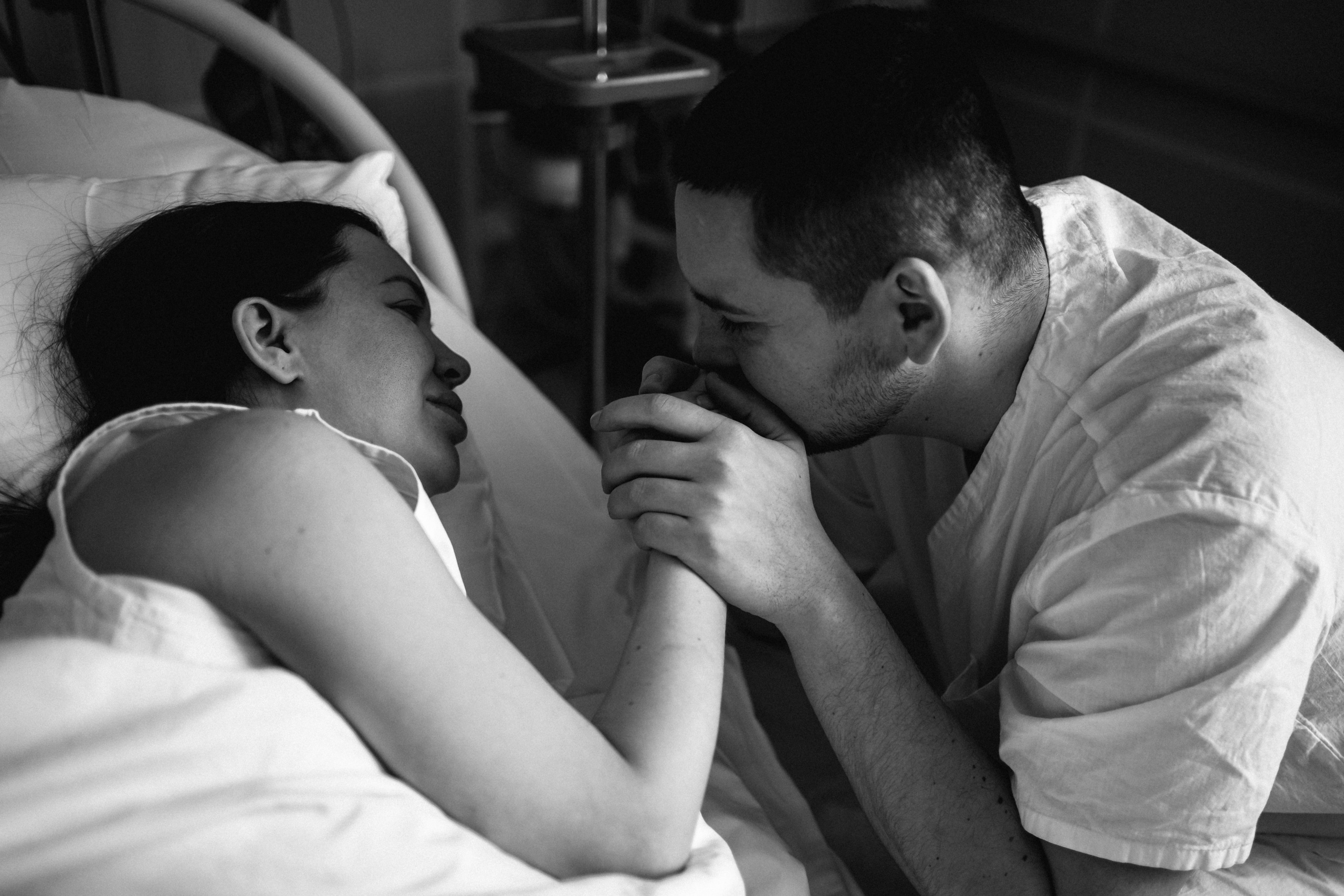 Съемка родов ЧБ. Фотограф и видеограф на роды в Москве Подшивалова Полина