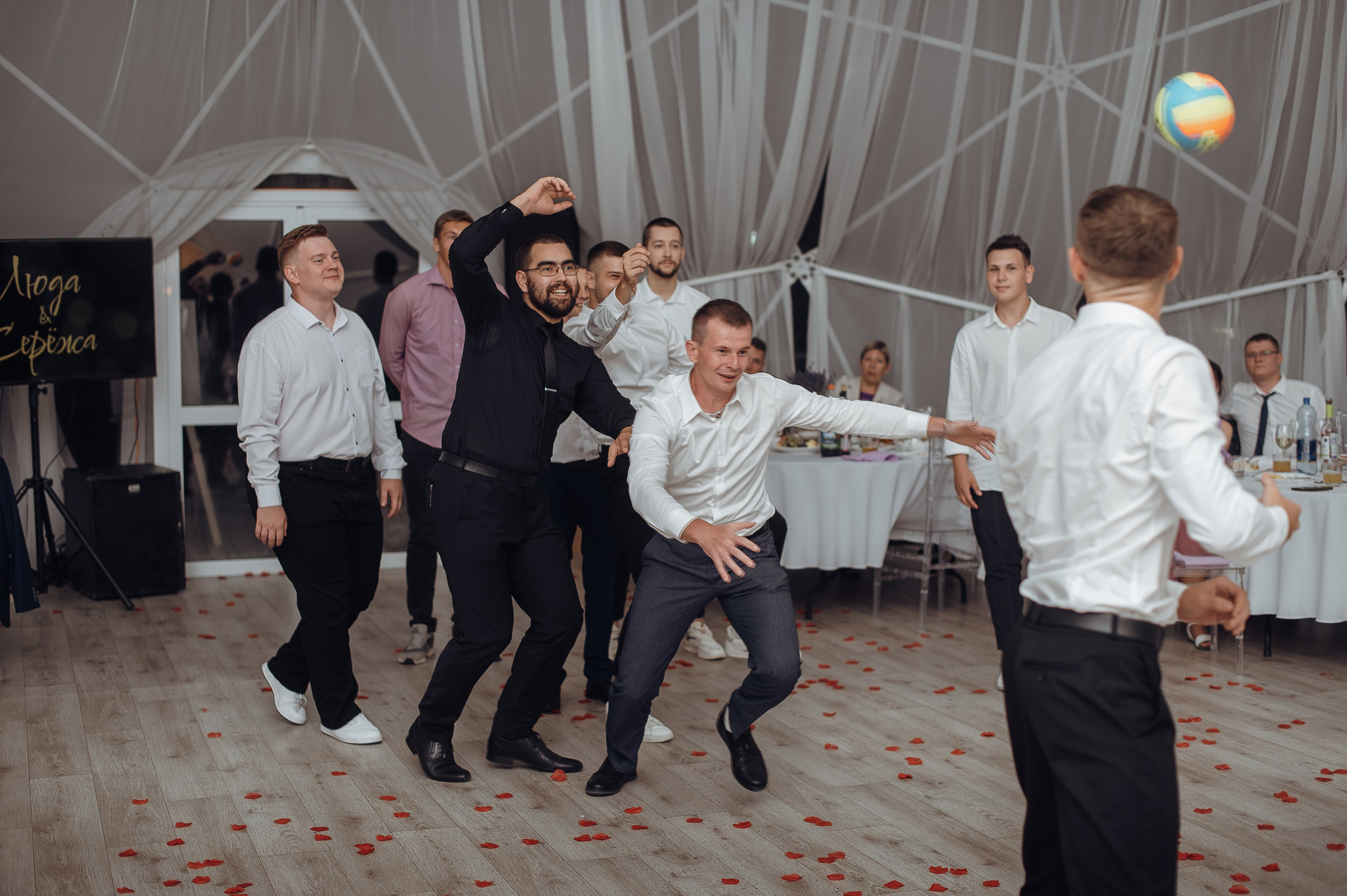 Семейный и дружелюбный свадебный день Людмилы и Сергея. Свадебный фотограф в Ярославле Денис Медоваров