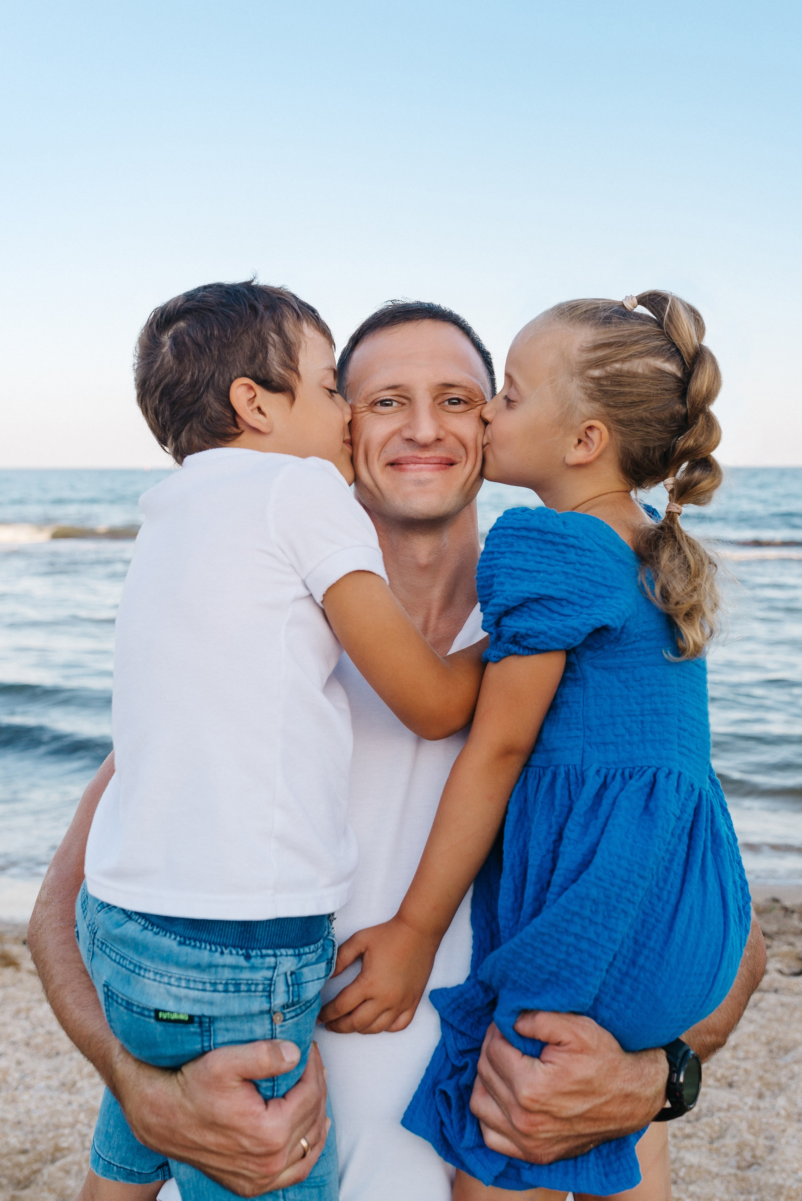 СЕМЕЙНАЯ ФОТОСЕССИЯ НА БЕРЕГУ МОРЯ В ФЕОДОСИИ