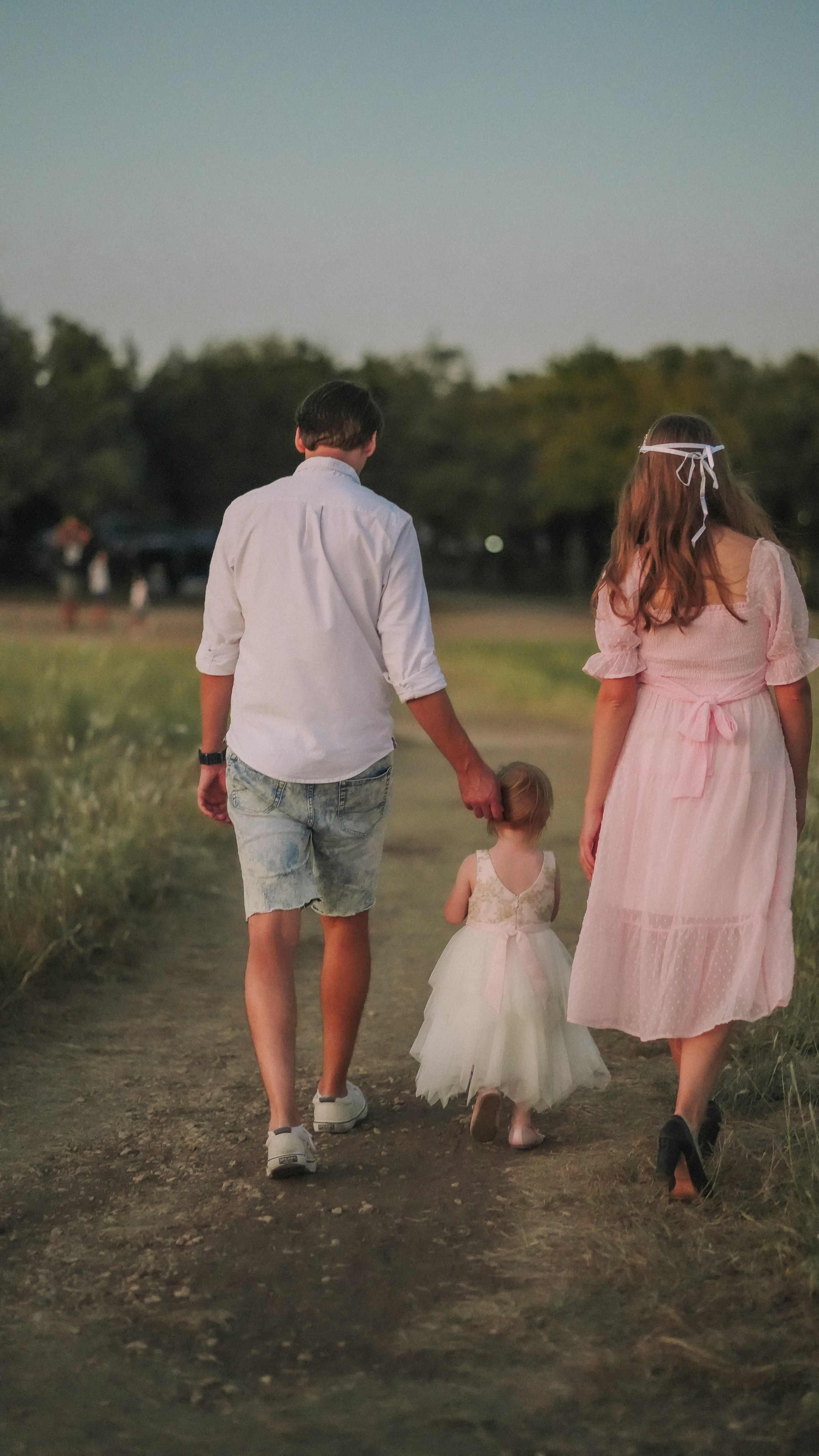 Family snuggles & smiles — cozy family photos