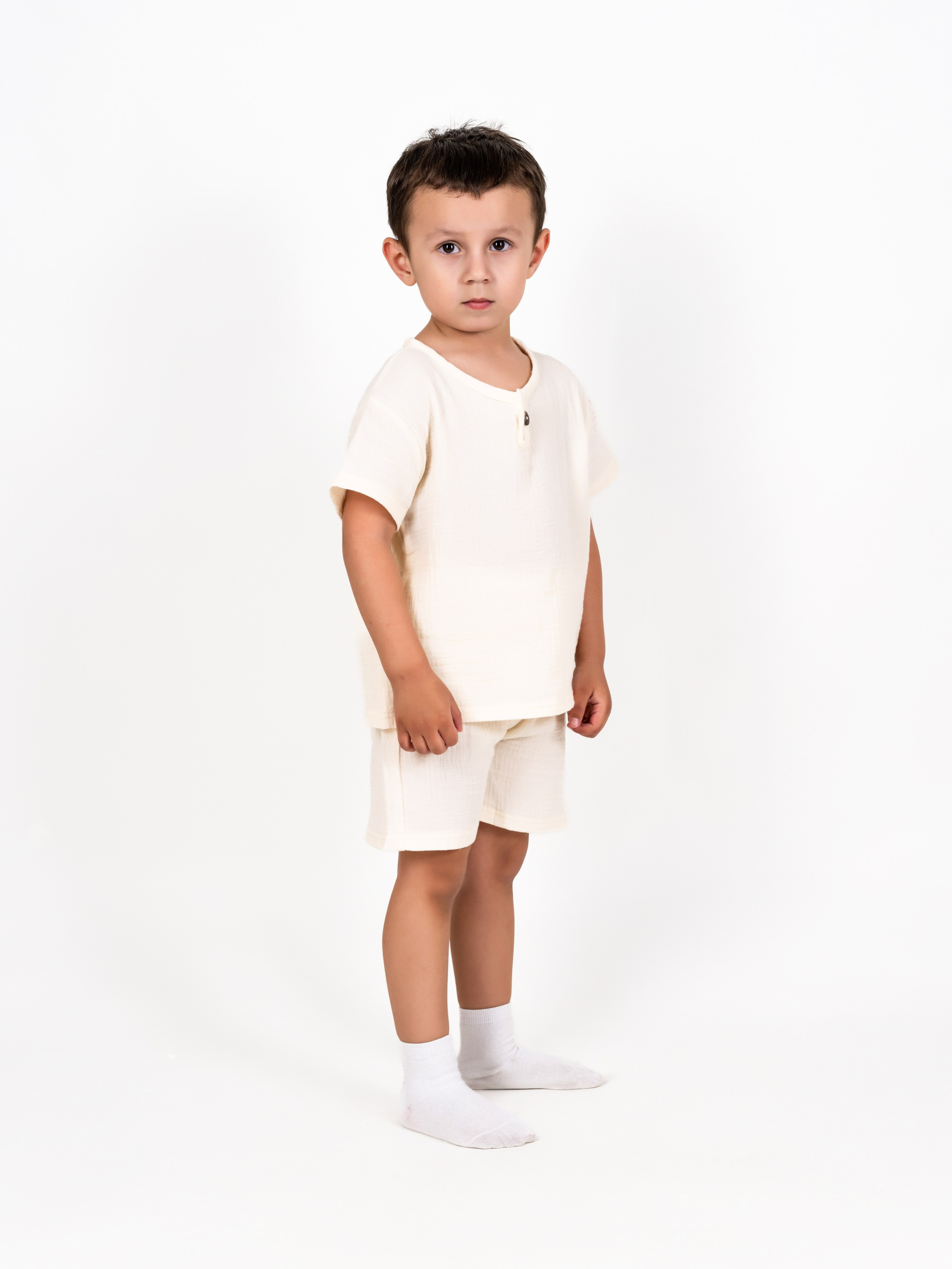 Фотосъемка летних детских комплектов одежды из муслима. Олейник Денис — предметный фотограф, фотограф для маркетплейсов в Казани