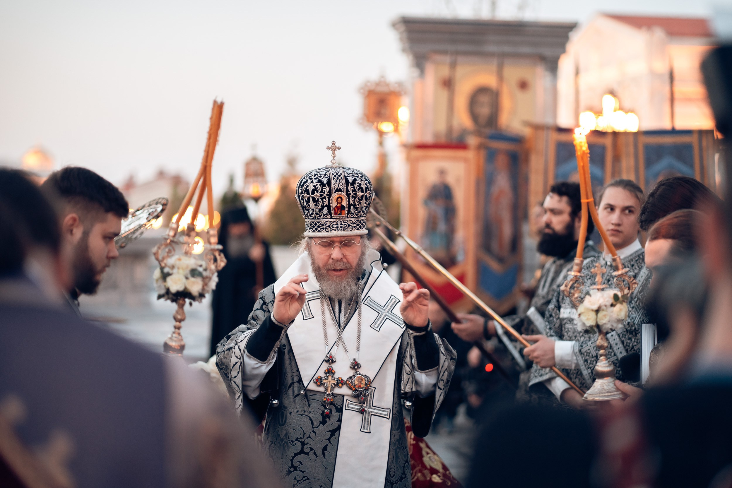 Богослужение Великой пятницы в Херсонесском монастыре Севастополь. Церковный фотограф Севастополь