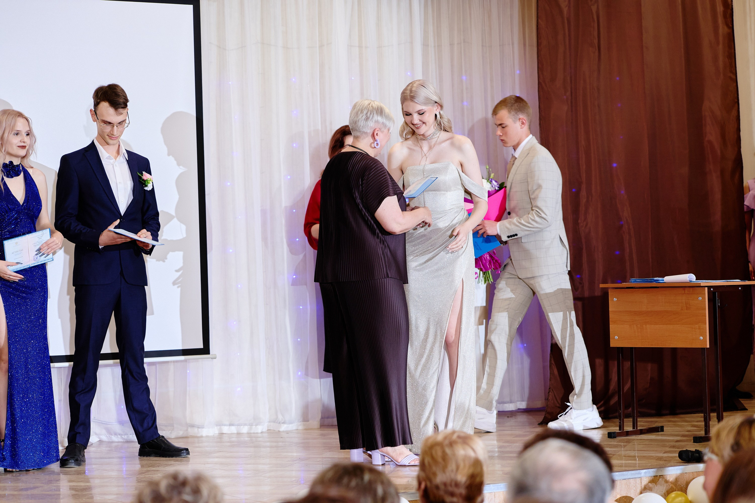 Выпускной 35 Сош. Фотограф Выпускные альбомы Таганрог Сергей Коробченко