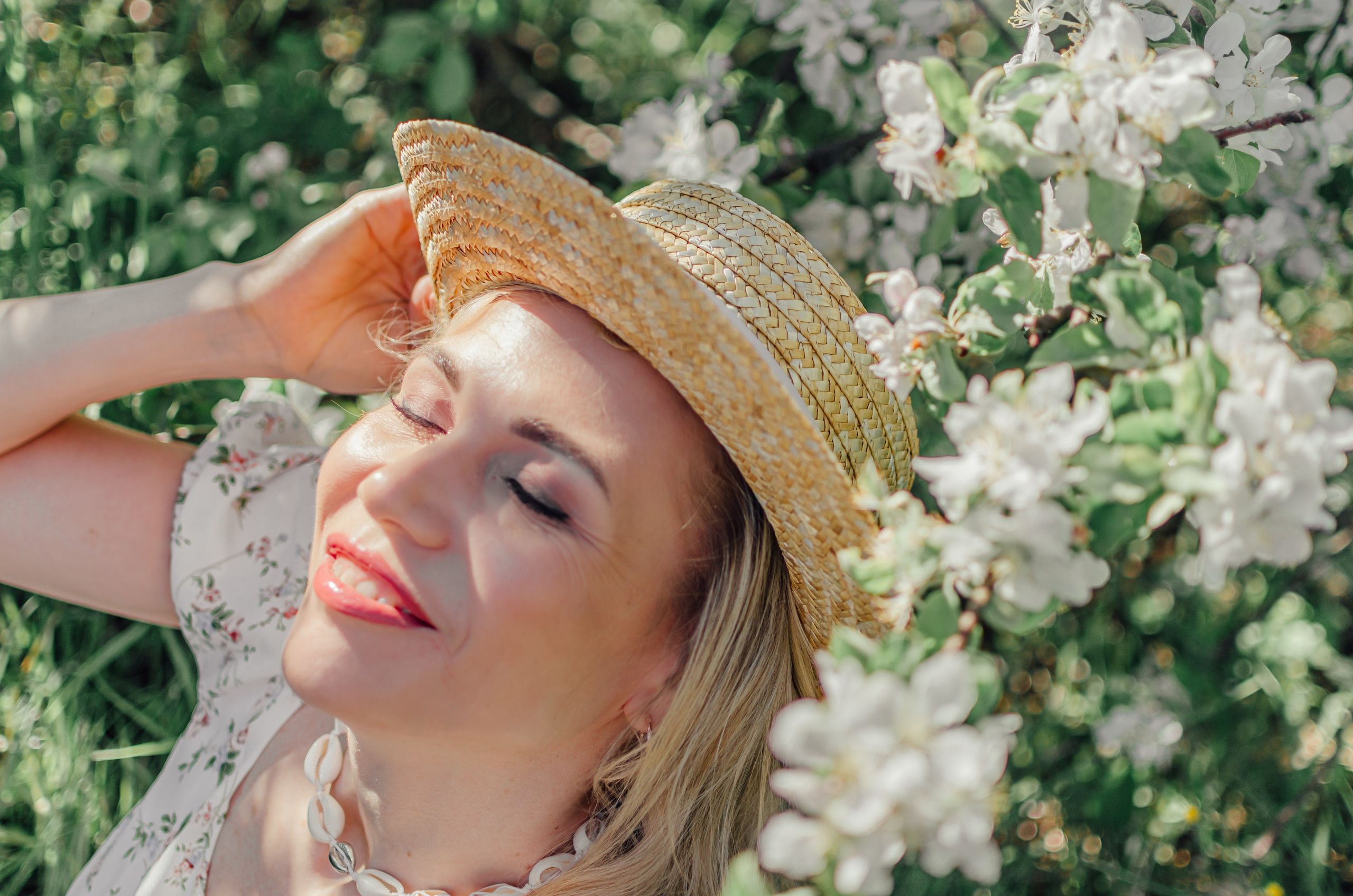 Фотосессия в цветении Сергиева Посада. Свадебный фотограф в Сергиевом Посаде недорого Ольга Гузанова