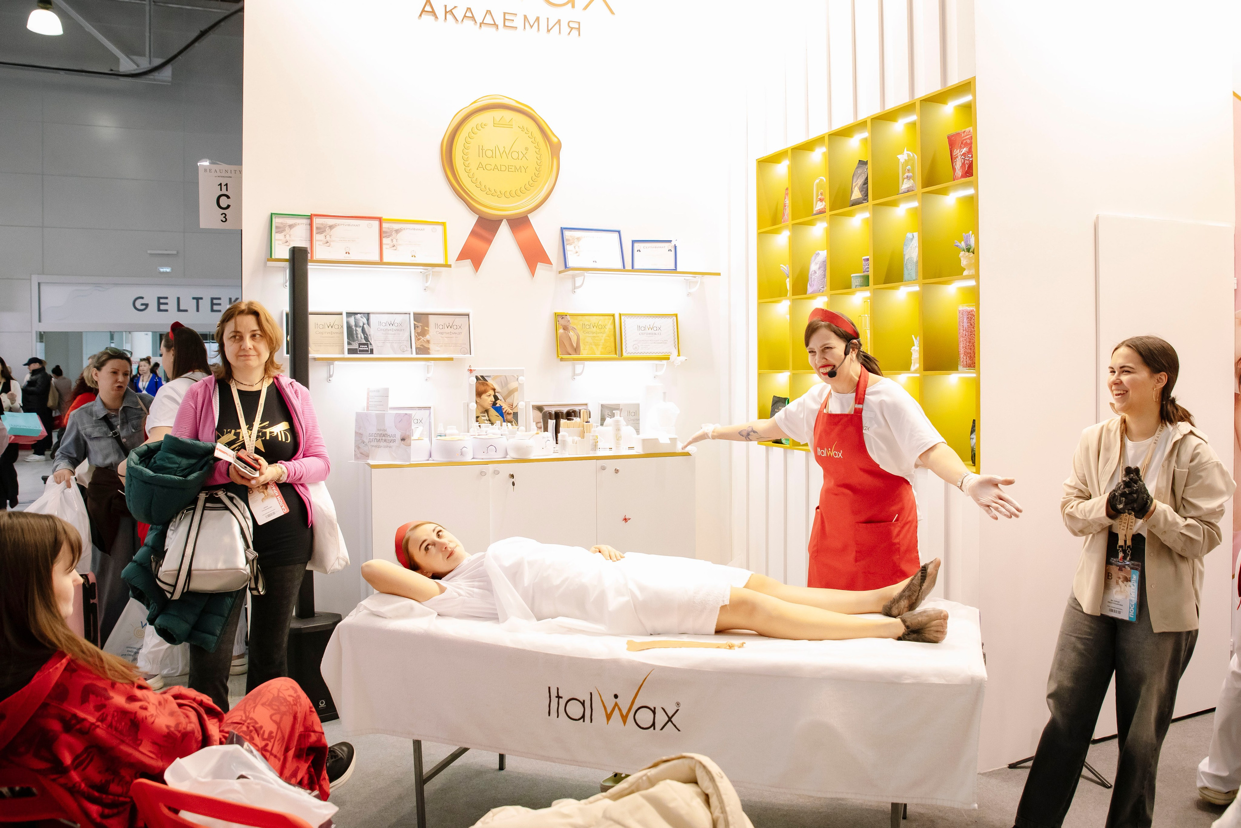 Выставка BEAUNITY by InterCHARM 2026. Профессиональный фотограф в Москве | Заказать фотосессию и съемку