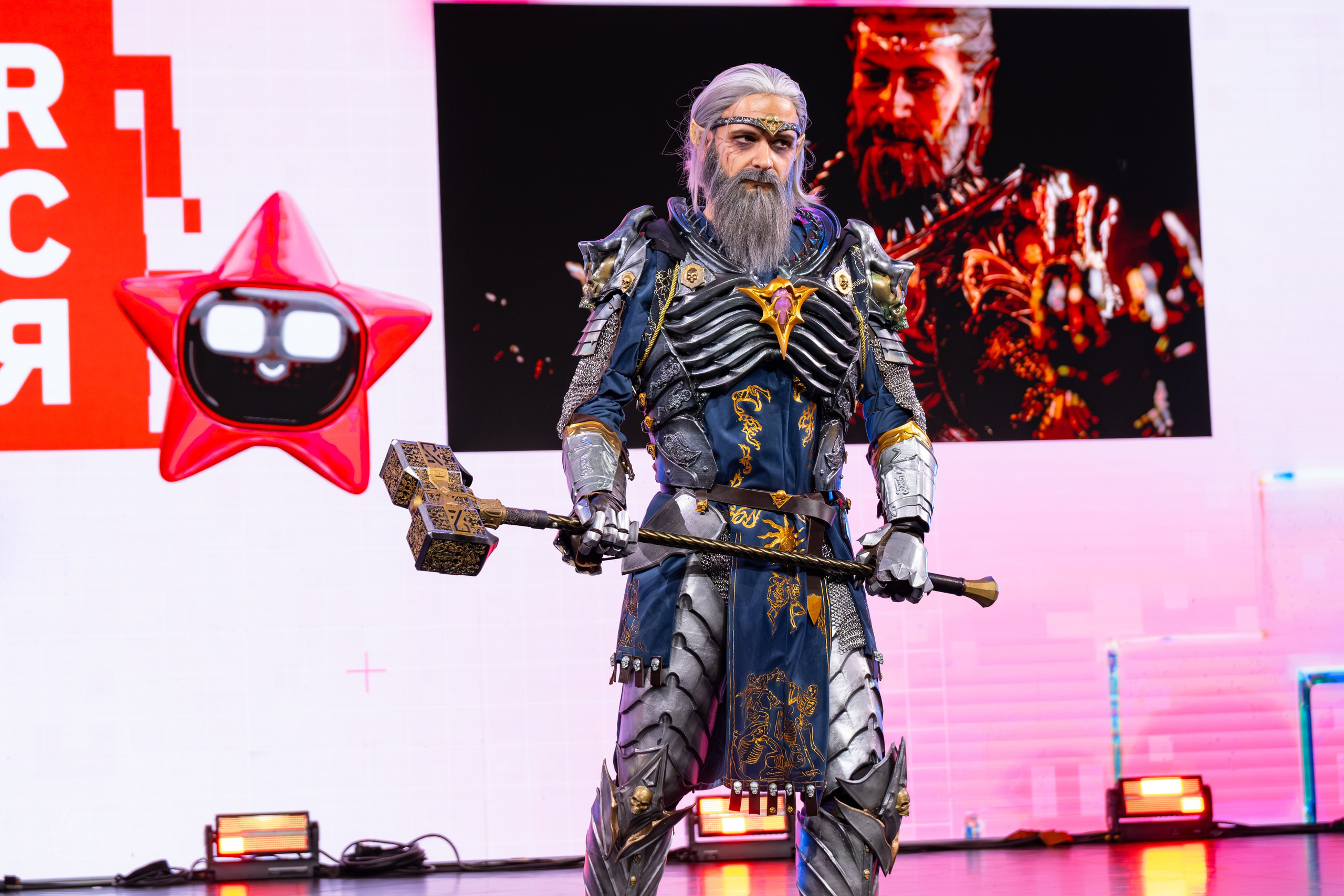 Сцена РЭД ЭКСПО 2024. Косплей фотограф