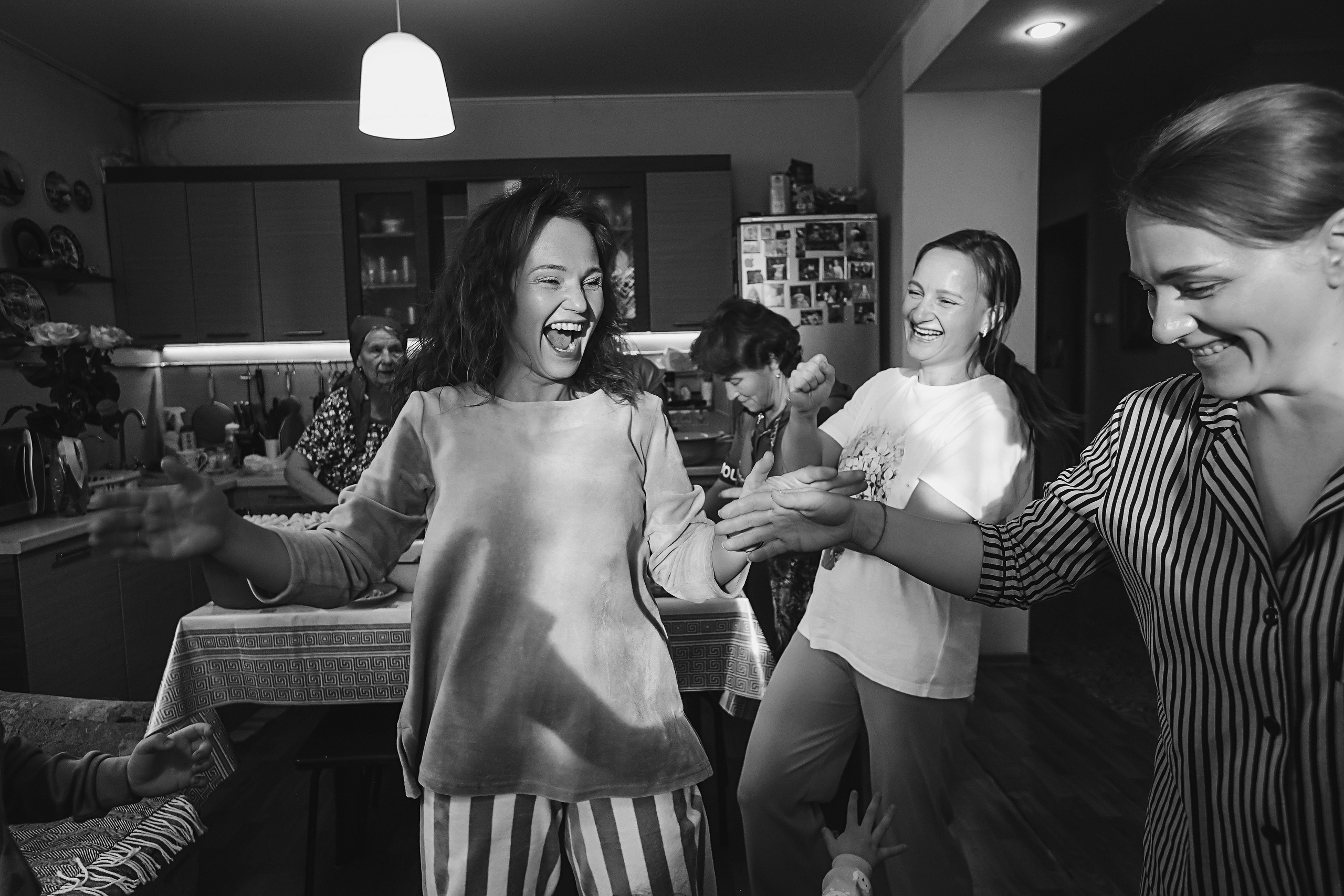 Большая семья репортаж. Семейный фотограф Тюмень, фотограф на роды Салмина Мария