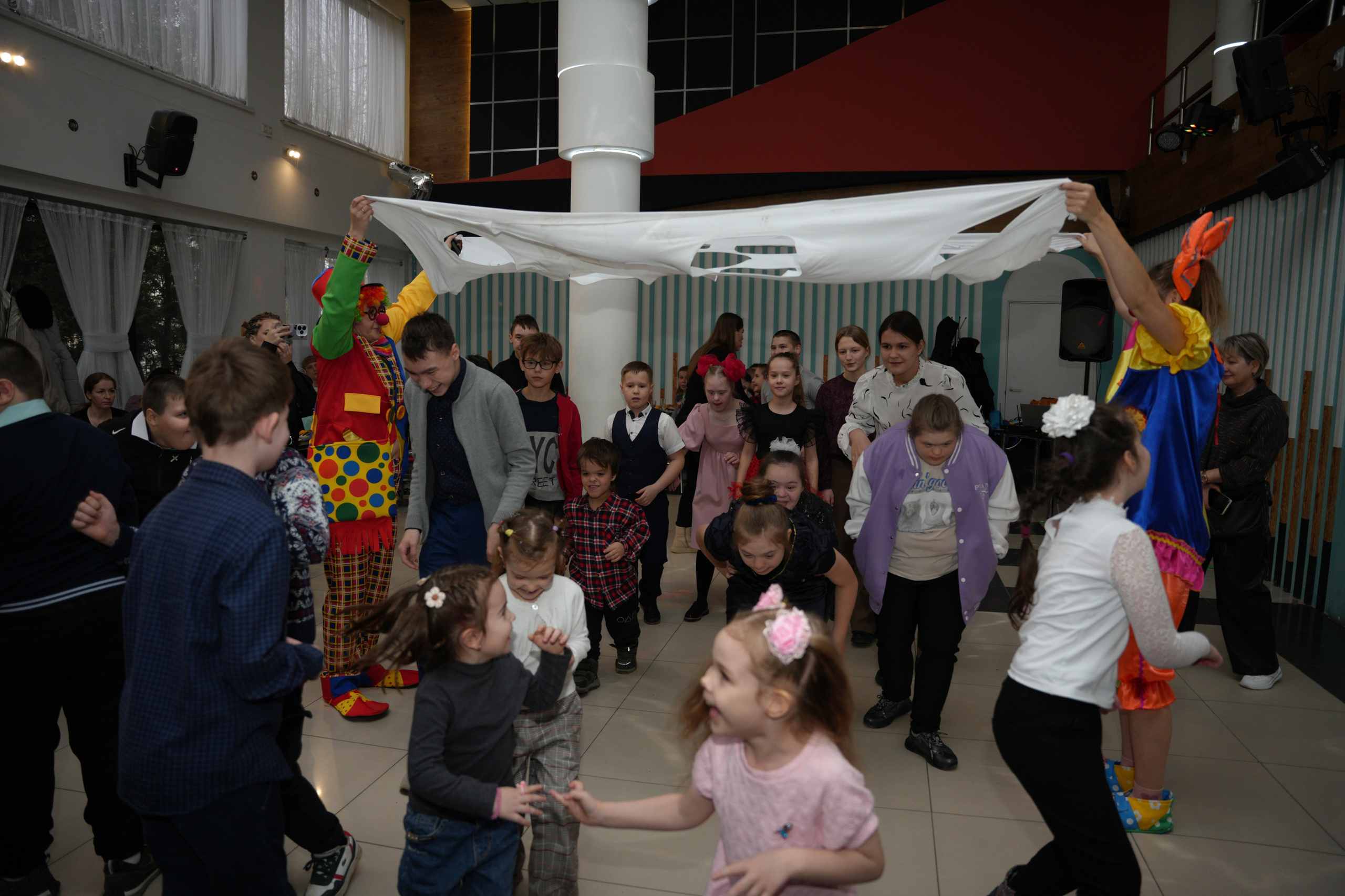 Социально —благотворительная акция «Ты в этом мире не один», посвященная Международному дню инвалидов. ВЫПУСКНЫЕ АЛЬБОМЫ, Школьный фотограф, семейный и свадебный в Саратове и области Ольга Плаксина