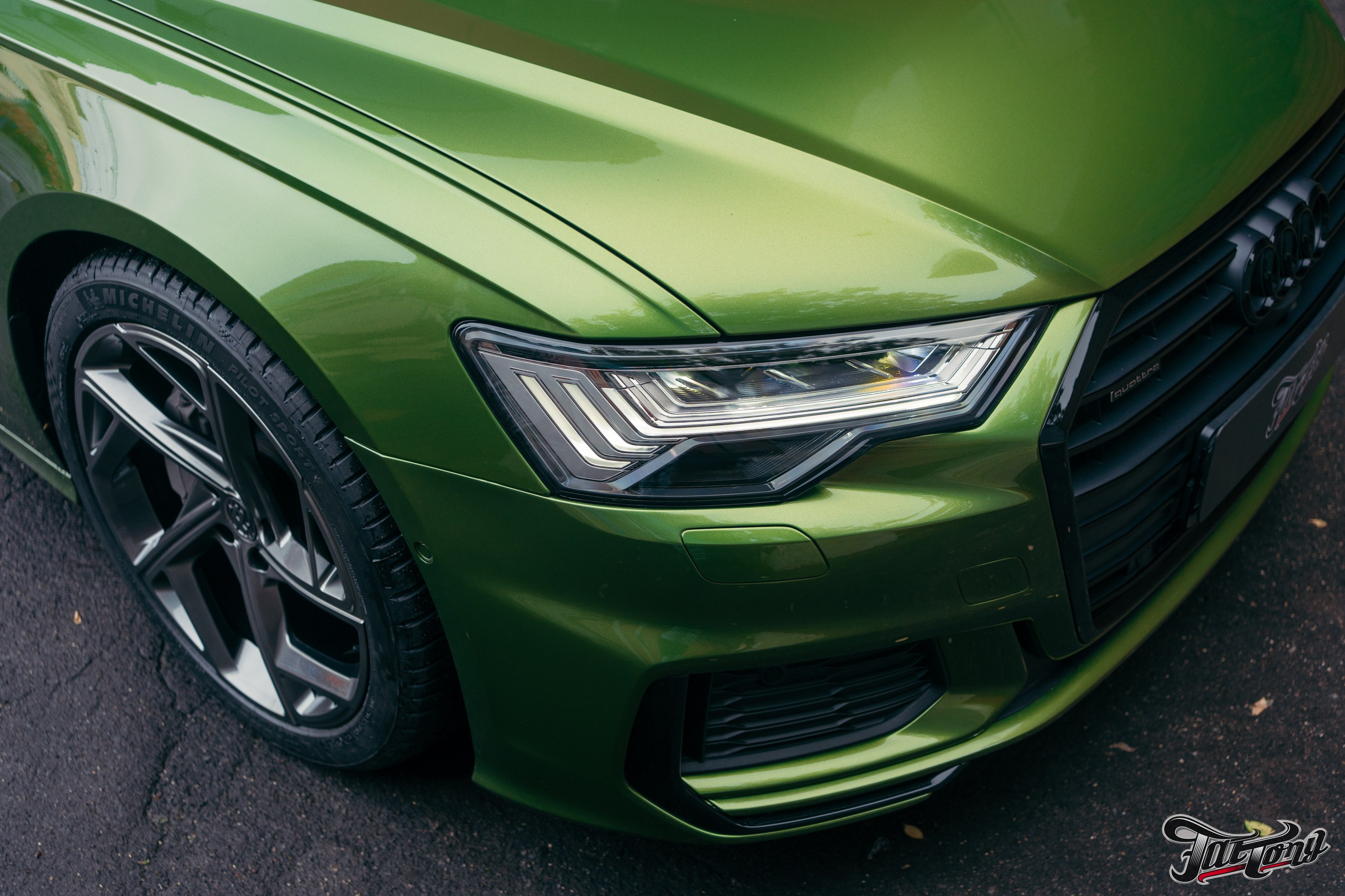 Audi A6 2 раза поменяла цвет, оклейка с проемами в зеленый и преклейка в серый. DeLorein